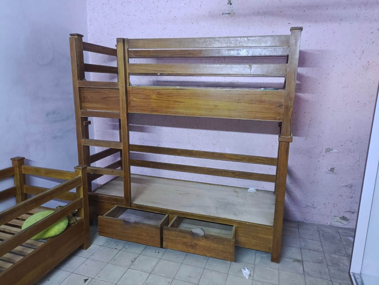 للبيع
جرباية العدد 4 طابقين 

وكنتور 

ومكيف

الاتصال على الرقم ‭***********‬
