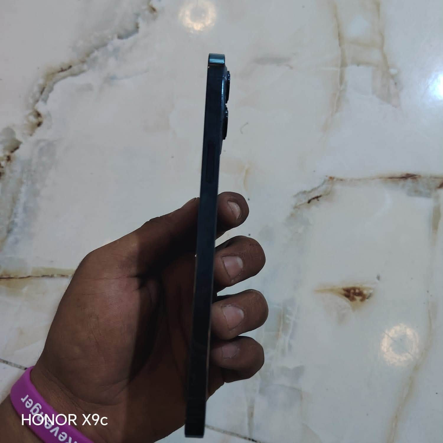 سلام عليكم شباب عدي هاذا ال12برو ماكس امريكي بس ضهره مكسور كلشي ما مبدل بي الموبايل كلشي ما بدل بي البطاريه 77عل بلاد دبل سيم الكيكات ميتين وسته وخمسين السعر ***********السعر 450 وبي مجال للشراي
