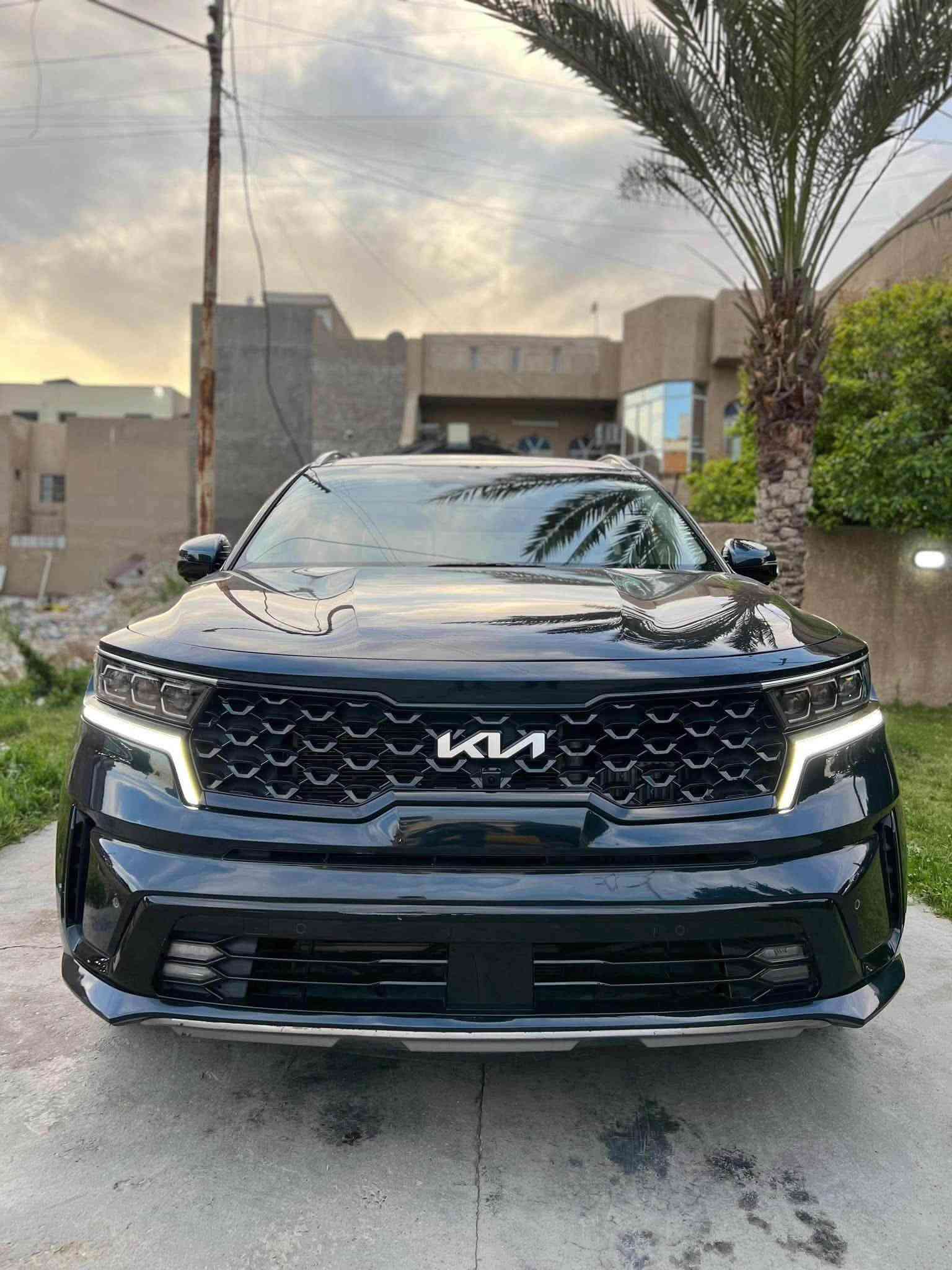 كيا سورنتو موديل ٢٠٢٢ هايبرد  برستيج اعلى فئه
‏                                     PLUG IN 

ممشى السيارة : 49 كم

المواصفات : 
1. محرك ١٦٠٠ سي سي تيربو + هايبرد 
2. نظام هايبرد مدعم لقوة المحرك 
3. نظام شحن كهرباء السيارة عن طريق الكهرباء PLUG IN تمشي بالشحنة ما يقرب 80 كيلو 
4. جير اوتوماتيك ( ماوس ) 
5. ٧ راكب 
6. تبريد ٣ قطع  
7. بانوراما بالسقف 
8. كراسي جلد داخل ابيض 
9. كراسي كهرباء امامي + خلفي 
10. كرسي ميموري 
11. كراسي امامية مدفأة و مبرده 
12. كراسي خلفية تدفئه 
13. ٥ كاميرات ٣٦٠ درجة 
14. رادار مانع تصادم 
15. رادارت جانبية ( تحذير النقطة العمياء ) 
16. حساسات امامية + خلفية .
18. عداد ديجيتال +شاشة وسطية كبيرة 
19. هاندبريك كهرباء + اوتو هولد + نضام انحدار  
20. شاحن لاسلكي ( wireless ) 
21. استيرن مدفأة 
22. عدادات ديجتال 
23. كاميرا جانبية مع تشغيل الاشارة 
24. تشغيل عن بعد 
25. مزايا جانبية كهرباء 
26. اضاءة امامية ليد 
27. اضاءة امامية زينون 
28. اضاءة خلفية ليد 
29. ويل مقاس ١٩  
30. تشغيل عن بعد 
السياره بيه صبغ بنيد 
وصندوك وجاملغ خلفي 
رقم الشاصي و السونار مرفق 

و بعد بيها هواي مواصفات . 
رقم انكليزي الجديد وهزه جديده 
مرقم بغداد وجاهزه من كلشي 
مكان السياره بغداد اليرموك نفق الشرطه 
للاستفسار الاتصال / او واتساب 
السعر 20.500 الف دولار 
205 ورقه
***********
