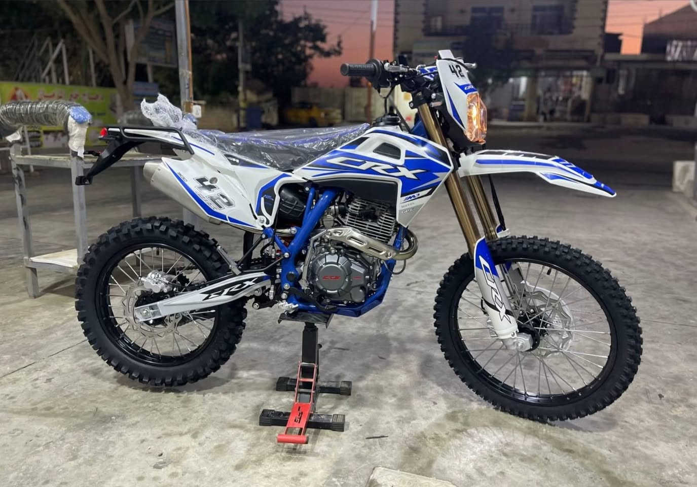 السلام عليكم قفاز crx 300 صارلها 20 يوم من طالعة ماشية فقط 360 كيلو ، مكفوله كفاله عامه من اي شي نظافة 100٪ كلشي ما ناقصها، سعرها مليون و 850 وبيها مجال قليل مكاني ميسان حي الشهداء
رقمي ***********
