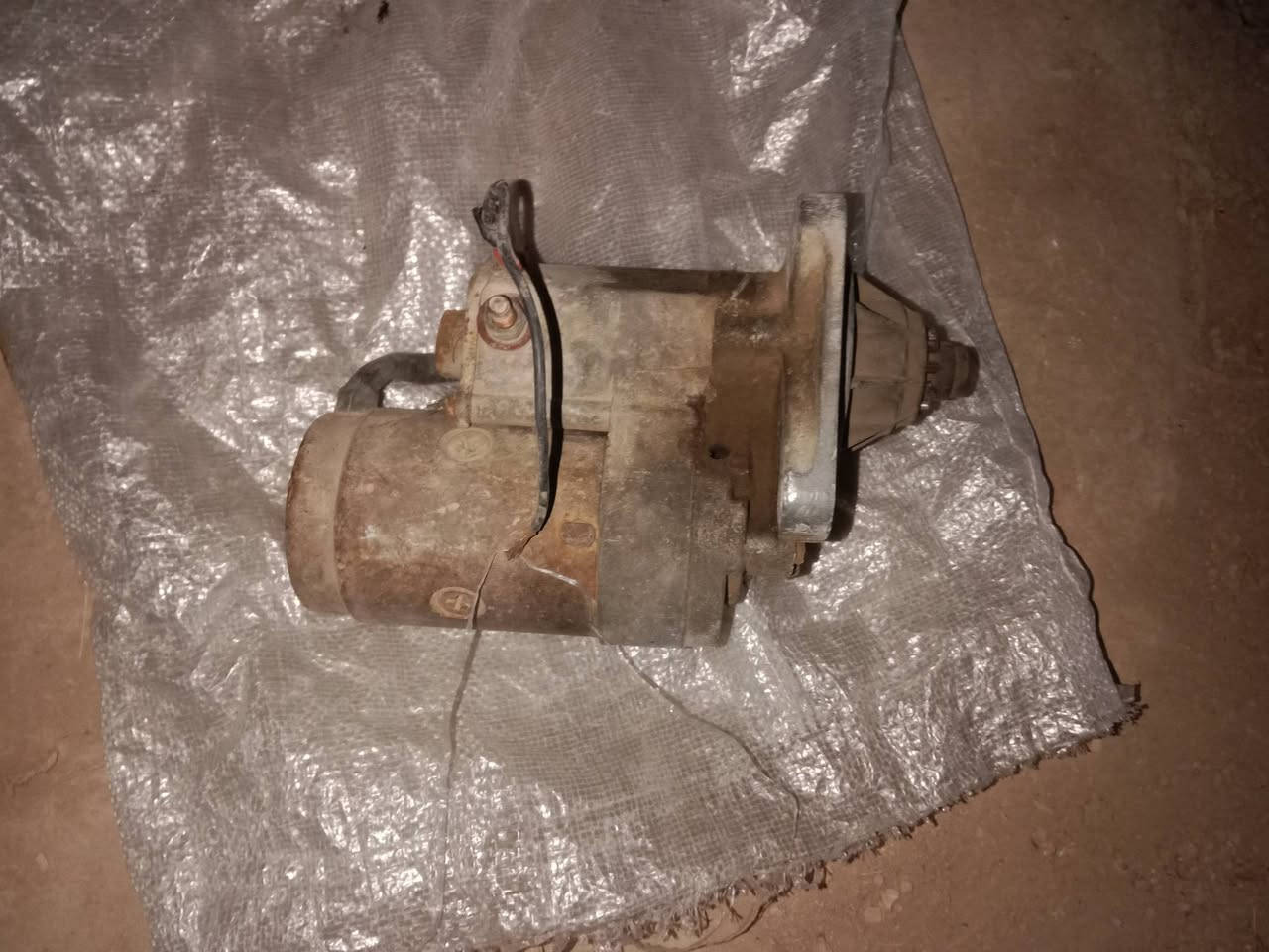 سلام عليكم سلف ودينما شغالات مال كيا السعر 110الف وبي مجال قليل العنوان بغداد حي البتول الجسر الفرنسي 
للتصال ***********
***********
