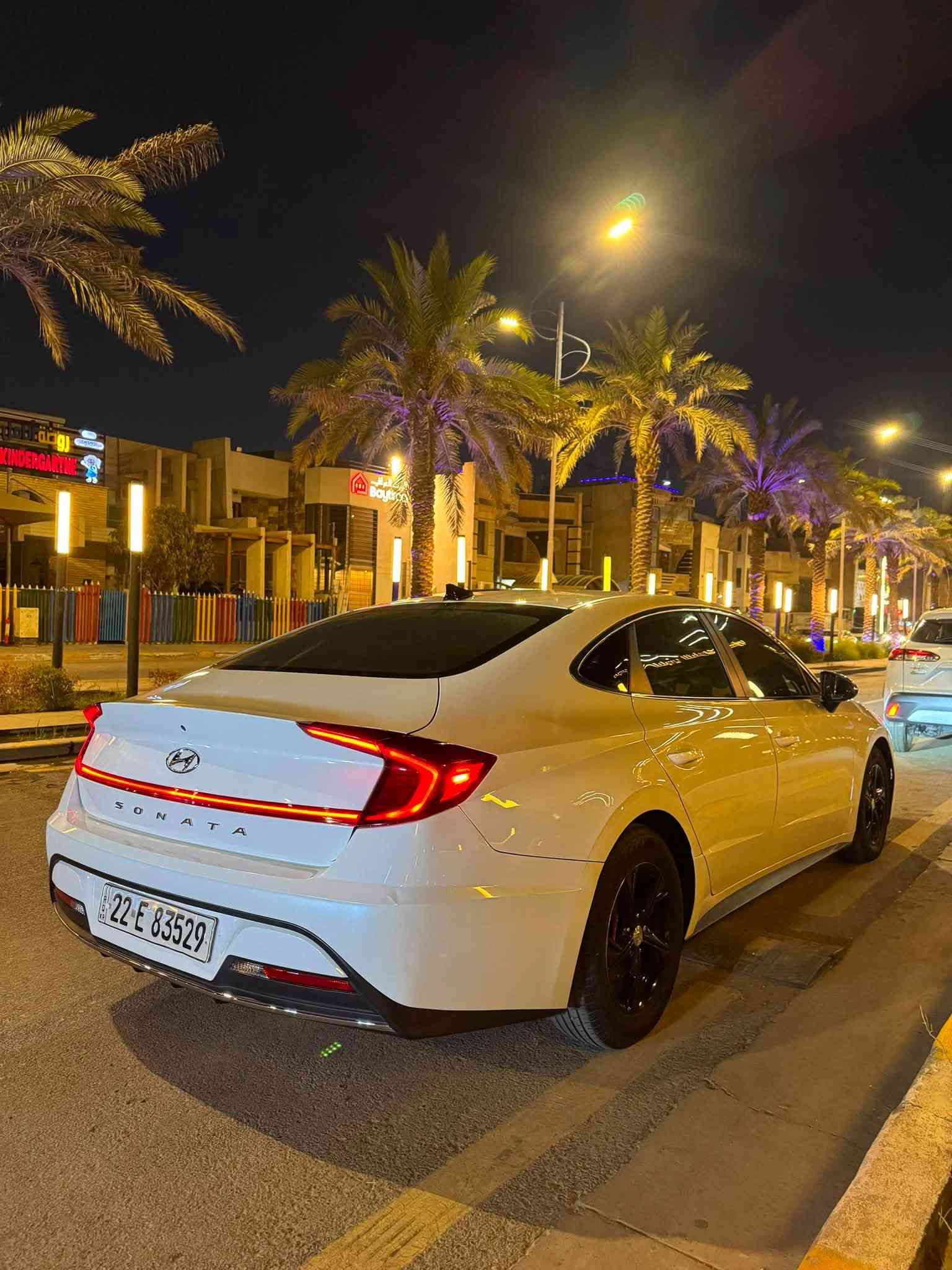 سلام عليكم
سوناتا 2021 وارد امريكي ابيض بدون حادث ضررها سرقه
رقم اربيل الجديد  تحويل مباشر 
مواصفات نص فول  شاشه كبيره وتحكمات ستيرن هاند بريد كهرباء تحديد مسار وباقي المواصفات معروفه 
محرك مكفول لا فتح ولاتبخير شرط 

وبيها بلعراق طخه بسيطه بلجاملغ لخلفي موضح بلصوره ونصبغ على كد الضرر 
سياره جديده جداً  وماناقصها شي 
 مكاني بغداد اليرموك
***********8
السعر 150 وبيها مجال بسيط
