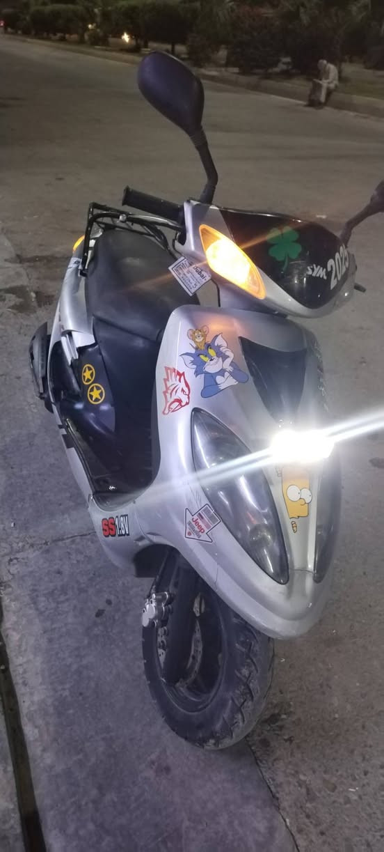 سلام عليكم دراجه للبيع سايم دراجه حيل نضيفه ونشطه سعر 450 وبيهه مجال عنوان فلوجه جبيل جسر الثالث  رقمي ***********بي واتساب

نص مكتوب في الصور:
- SYM 2025