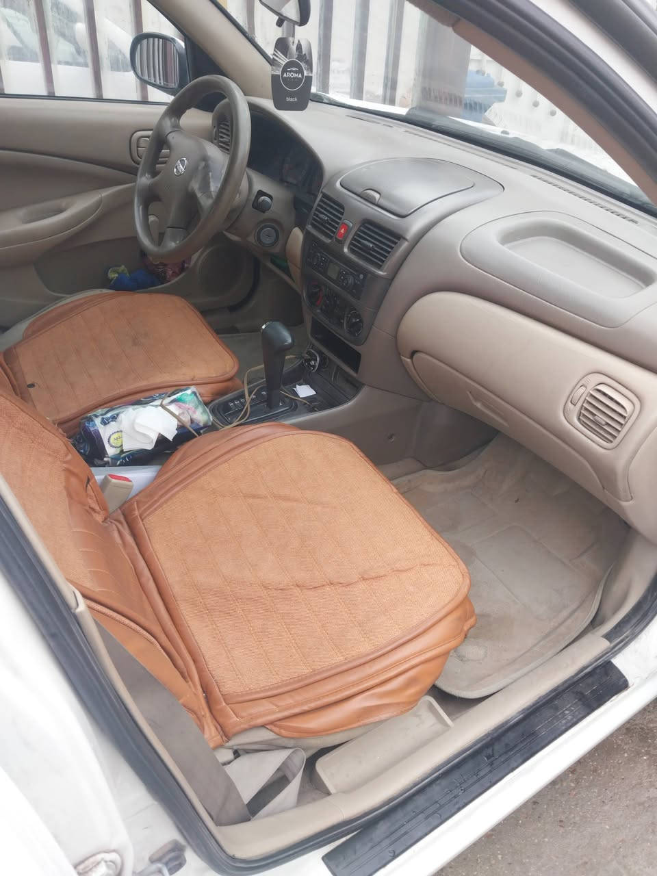 سني موديل ٩ مكفوله مابيه صبغ كامله تبريد السعر ١٠٥ وبيه مجال رقم التليفون *********** وتساب

نص مكتوب في الصور:
- AROMA
- CAR
- black