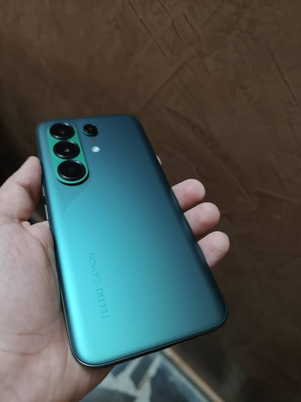 السلام عليكم 
تكنو camon 50 الالترا .. 
Techno camon 50 ultra
ذاكرة 256 عشوائية 8 
حهاز بعده جديد شخطه مابي وصل الشراء موجود اشتريته يوم 8/18 
ملحقات كاملة كارتونه وشاحنه 

السعر 500 الف وبي مجال فقط بيع بدون مراوس 
بغداد الكرادة ***********
