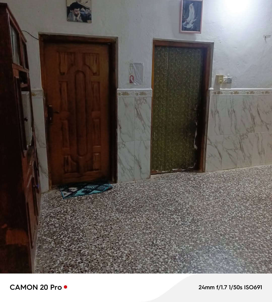 بيت للبيع حي الغدير قرب شئون المرئة المساحه 300 باقي تفاصيل على النتصال ***********
