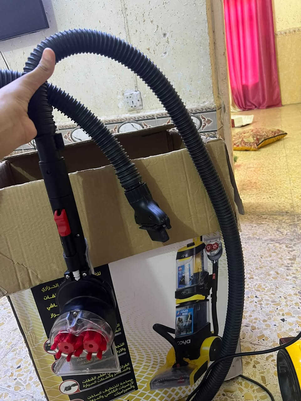 مكنسة كهربائية • مستعملة • مايعرف يستخدمها
