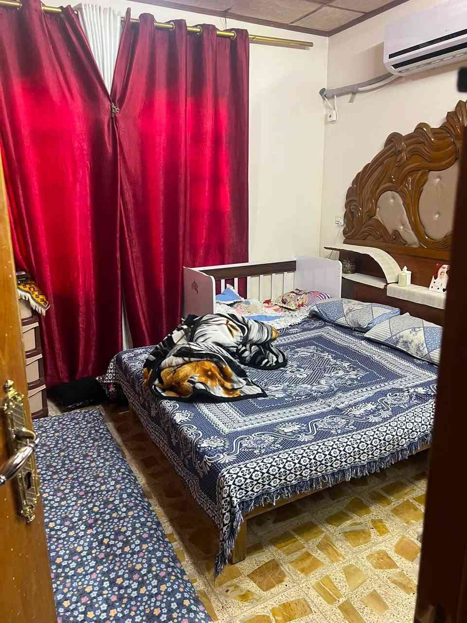 السلام عليكم بيت لليجار بل سماح الثانيه الارضي غرفه هول صحيات واستقبال الثاني غرفه هول صحيات غرفتين بعد ماكمله البيت 120 متر ركن التواصل مع مكتب صفوان السنجاري في شقق الخظراء التواصل على الرقم التالي *********** اسيا ***********

