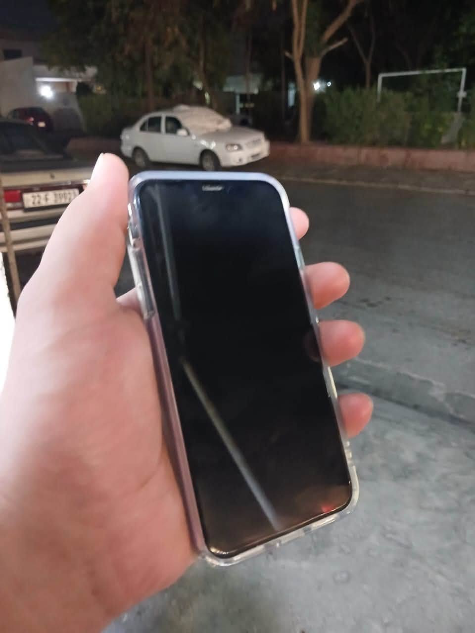 سلام عليكم للبيع يرهم مراوس 

ايفون Xs الذاكرة 256 البطارية 78 الجهاز وتر وكامل مكفول شرط الهوى والفحص بس ضهر مكسور يجي ويا كفر ودرع وشاحنة اصلية 25 واط ضمان (يومين) 

للأستفسار اتصال او واتساب : ***********
