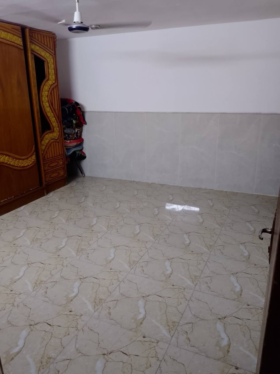 دار للبيع المساحه ١٠٠متر العنوان الحبيبيه شارع السجه قرب مطعم سلام للاستفسار الاتصال على الرقم *********** السعر ٦٢ وبي مجال
