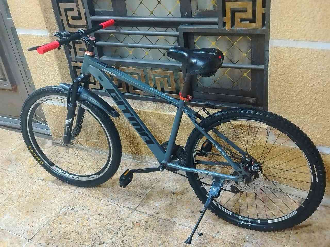 بايسكل ماركه عالميه نضيف جدا💥 
المنيوم بالكامل✅ 
مابي اي عطل فقط الكير
 مكاني بغداد البياع ***********
💯 السعر180💯🔥 وبي مجال للشراي🔥
