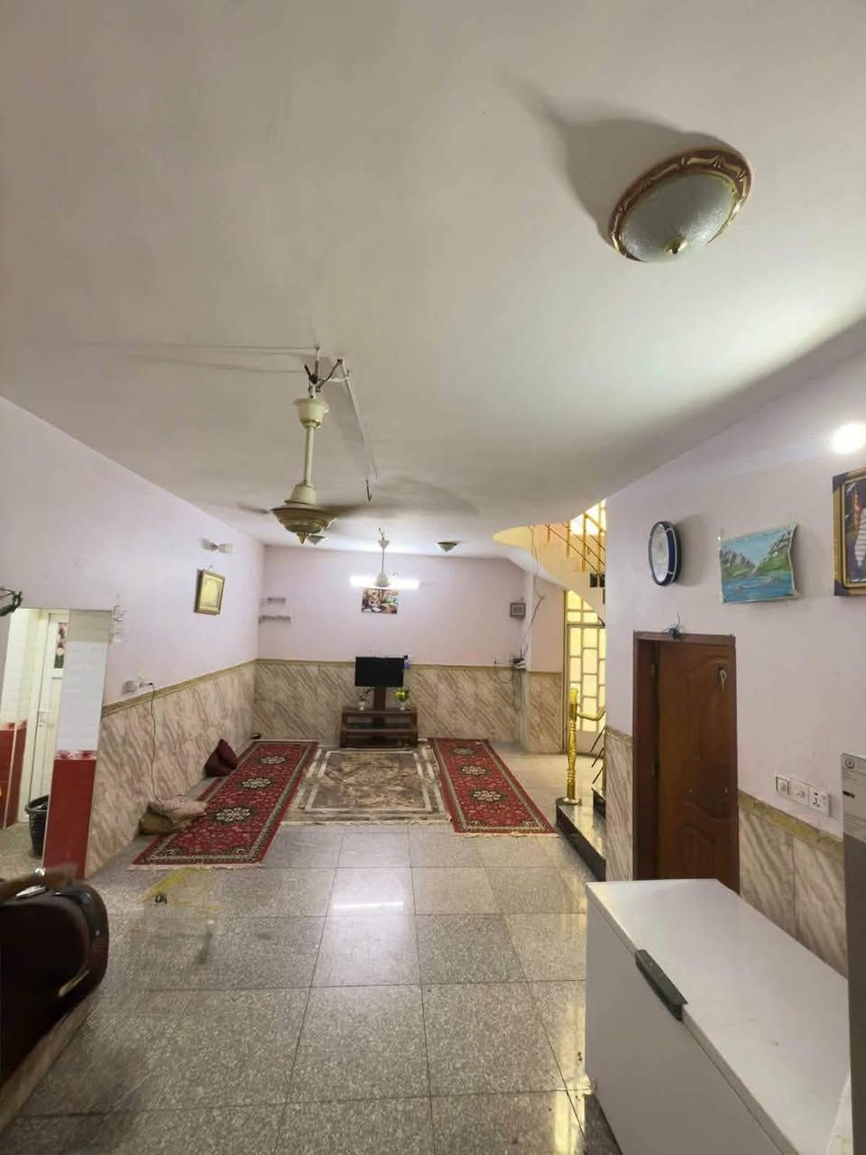 🏠 بيت للبيع – حي الجامعة | موقع مميز
🏡 البيت طابقين ويحتوي على:
🔹 الطابق الأول:
• غرفة نوم عدد 1
• صالة
• استقبال
• صحيات
• براني
🔹 الطابق الثاني:
• غرف نوم عدد 3
• صحيات عدد 1
📞 للاستفسار والتفاصيل: الاتصال أو مراسلتنا عبر الواتساب. ***********
