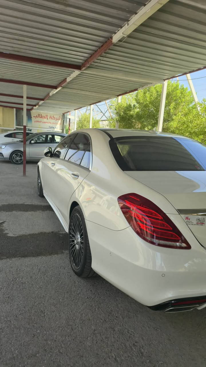 السلام عليكم قطعة مميزة s class  (( AMG)) 2015 خليجيه ونادرة  جداً مواصفات لاتعد ولاتحصى 
سيارة مال بيت مركونة ومحافظين عليهة لاشخط لا زلغ لا طخة ولا هم يحزنون كفاله من الدعامية للدعاميه مال شركة السيارة (( خمس فصوص باب طويل  يعني اعله فئة بالمرسيدس ❤️ ))…. صيانة دائمة الهة من الشركة فقط 🤍 كفالة عامة من كلشي ماشيه ٩٤ حقيقي 
المواصفات 
*بنوراما 
*كشنات تدفئة تبريد خزن ومساج VIP
*بردات تضليل كهربائيه بلاديه من الشركة 
*ثلاجة 
*جكات
*ناظوو ليلي 
*كاميرات ٣٦٠ درجة 
*حساسات محيطيه
*ابواب شفط
*سستم بورمستر جيرمن اصلي 
*رادار امامي 
*تحديد مسار وقيادة ذاتيه 
*توقف ذاتي 
وبعد بيهة هواي مواصفات تجي تفحص وتشوف بعينك 
السعر ٤٠ الف دولار يعني اربع شدات وقابل للتفاوض شي بسيط وهذا رقمي *********** مكاني دورة وتحياتي للجميع
