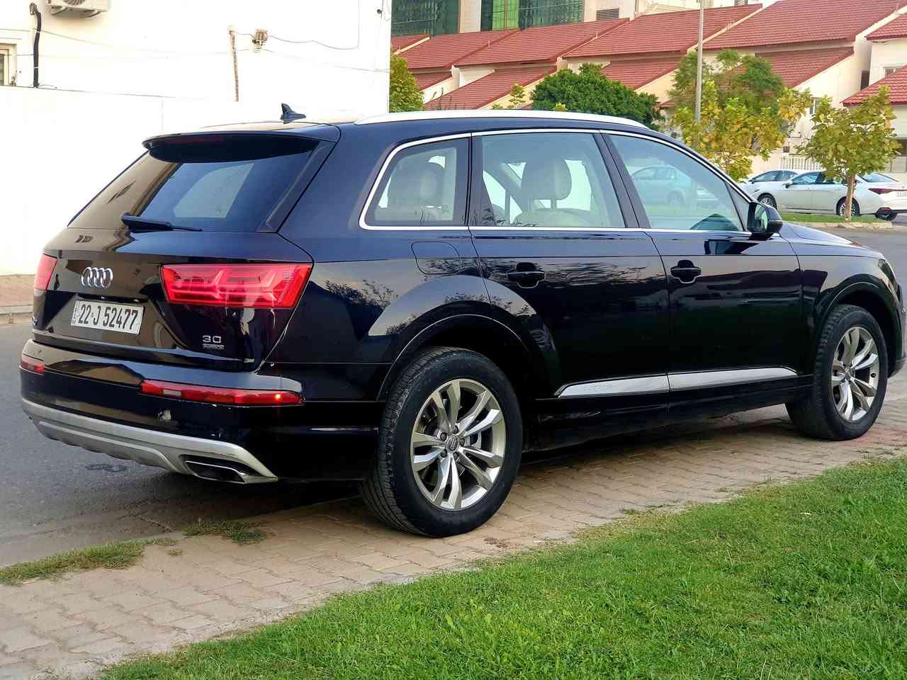 audi q7 2017 premium plus
مكينة ٣٠٠٠ سوبر جارج مامفتوح سنوية جديد 
فقط شبربن صندوك صبغ بدون ارباك 
٧ راكب داخل اصفر كشنات هيتر تبريد مركزي ثلج 
سقف بانوراما و بردة حساسات امامي خلفي و كاميرا رادارات خلفي و امامي مساعد سايق الكاميرا كلة مواصفات موجود بي و كلة شغال بدون اي عطل بالشاشة فقط محتاج طايرات موزين مكان اربيل رقم صاحب سيارة ***********
سعر $ 220 بدون مجال
