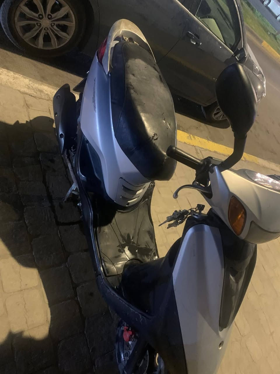 دراجة بريز للبيع بسعر مناسب مكينة وكير وكلج نظيفات السعر ٣٥٠ ألف مكانها البياع حي الشهداء للاتصال *********** متوفر واتساب
