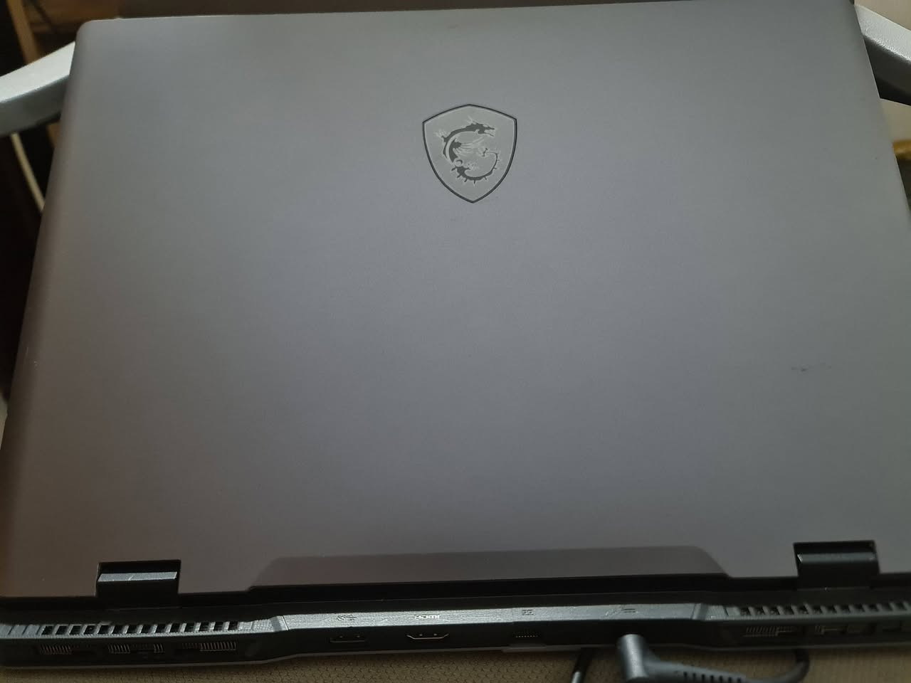 لابتوب الكيمنك من Msi فئه SWORD باعلى فئه HX 16 الاحترافيه 
لابتوب نضافه عاليه مستخدم قليل مضمون اكيد 
ياتي بالعتاد الاتي 
شاشه حجم 16.1Inch بدقه QHD الوان 100%SRGB الوان نقيه داينمك 
معالج احترافي من انتل CORE I7-13700 من الجيل الثالث عشر فئه HX الاحترافيه لأثقل اداء بعدد 24وحده معالجه 
كرت الشاشه المنفصل من انفيديا RTX 4070-8GB أداء عملاق بواطيه 130W 
رامات سعه 16GB نوع DDR5 قابل التطوير
هارد 512M.2 قابل التطوير
كيبورد احترافي ميكانيكي بامكانيه تخصيص لكل زر اضاءه تفاعليه 
بادر جدا تحت الضغط بنضام تبريد سائل 
بطاريه ساعتان وحسب 
اكيد اللابتوب احترافي بكل المقاييس بامكانيه تشغيل كافه الكيمنك الثقيل بتفعيل خاصيه DLSS-5 لمضاعفه الاكرافك
تم تثبيت العاب تثقيله بتفعيل خاصيه DLSS-5 بسلاسه تامه 
الملحقات شاحن الاصلي و قاعده تبريد
السعر مليون و ٥٨٠ الف فقط
بغداد و متوفر توصيل
للتواصل***********
