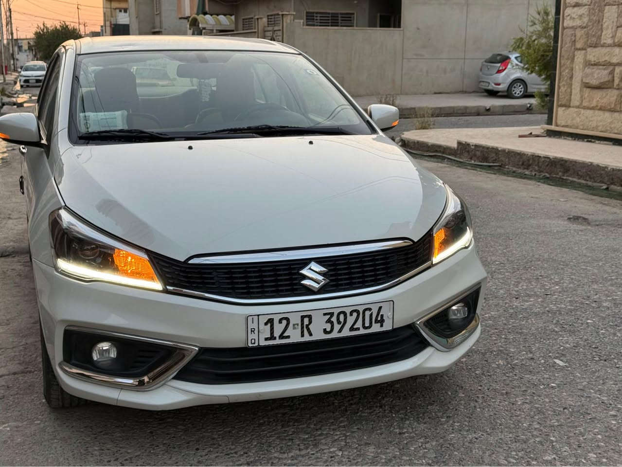 🚘🔥 للبيع سوزوكي سياز GLX  استلام الشركة العامة للسيارات موديل ٢٠٢٣ وتاريخ الاستلام من الشركة نهاية سنة ٢٠٢٤ رقم نينوى السيارة كلين بدون ضربة بدون صبغ بدون بارد
‎⭐ مواصفات GLX:
✅ تشغيل بصمة / Push Start
✅ مفتاح ذكي ودخول بدون مفتاح
✅ مثبت سرعة
✅ تبريد قطعتين ممتاز جدا 
✅ شاشة معلومات LCD ملونة 4.2 إنچ
✅ تحكم صوتي من المقود
✅ نوافذ كهربائية أمامية وخلفية
✅ مرايا كهربائية وقابلة للطي كهربائياً
✅ مقاعد جلد
✅ مقود جلد
✅ 6 سماعات مع Cd
✅  أنظمة USB + AUX+ Bluetooth
✅ حساسات ركن خلفية
✅ كاميرا خلفية 
✅ مصابيح أمامية LED
✅ مصابيح ضباب
✅ إضاءة نهارية DRL
✅ مرآة داخلية تعتيم تلقائي
✅ نظام مراقبة ضغط الإطارات TPMS
✅ متبقي سنة وتصبح حرة
✅ السيارة بإسم رئيس مهندسين موظف في مديرية تربية نينوى 
✅ السيارة قاطعة ٣٣ الف كيلومتر  قابل للزيادة 
✅ اقتصادية جدا جدا في الوقود اللتر يمشي اكثر من ١٤ كيلو متر (من الموصل الى بغداد صرفت اقل من نصف خزان الوقود)
✅ تعمل على الوقود العادي دون اي مشاكل بدون دوانز حتى ويا التبريد
✅ ويل كب كروم
✅ البيع من المالك الاصلي
📌 [السعر ١١٥ ورقة] وبيها مجال بسيط
📌 [نينوى / الموصل / الجانب الايسر]
☎️ للتواصل والاستفسار: [***********]
⚠️ للجادين فقط – يرجى عدم الاتصال من غير الجادين. موصل, نينوى
