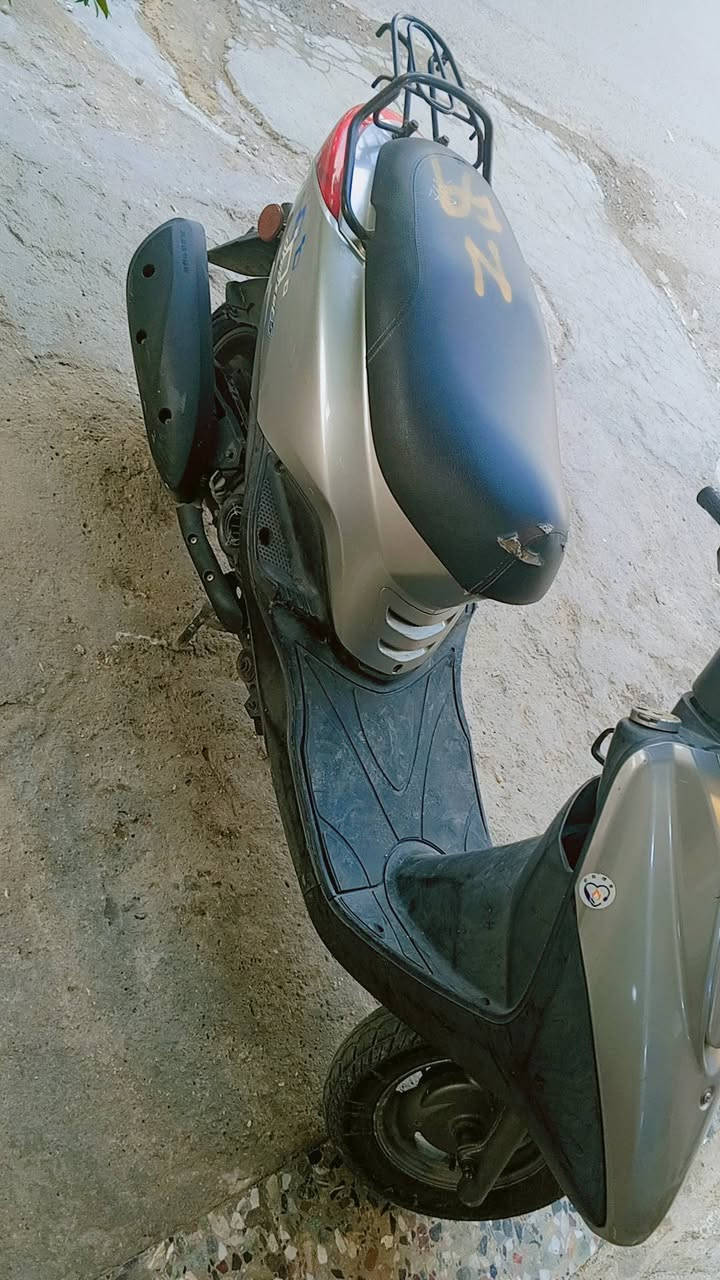 سلام عليكم دراجه ببغاء للبيع مكان الحريه دراجه مال رمبه جديده تجي دكلب وشوف 
بعينك هذ رقمي *********** السعر مليون 350
