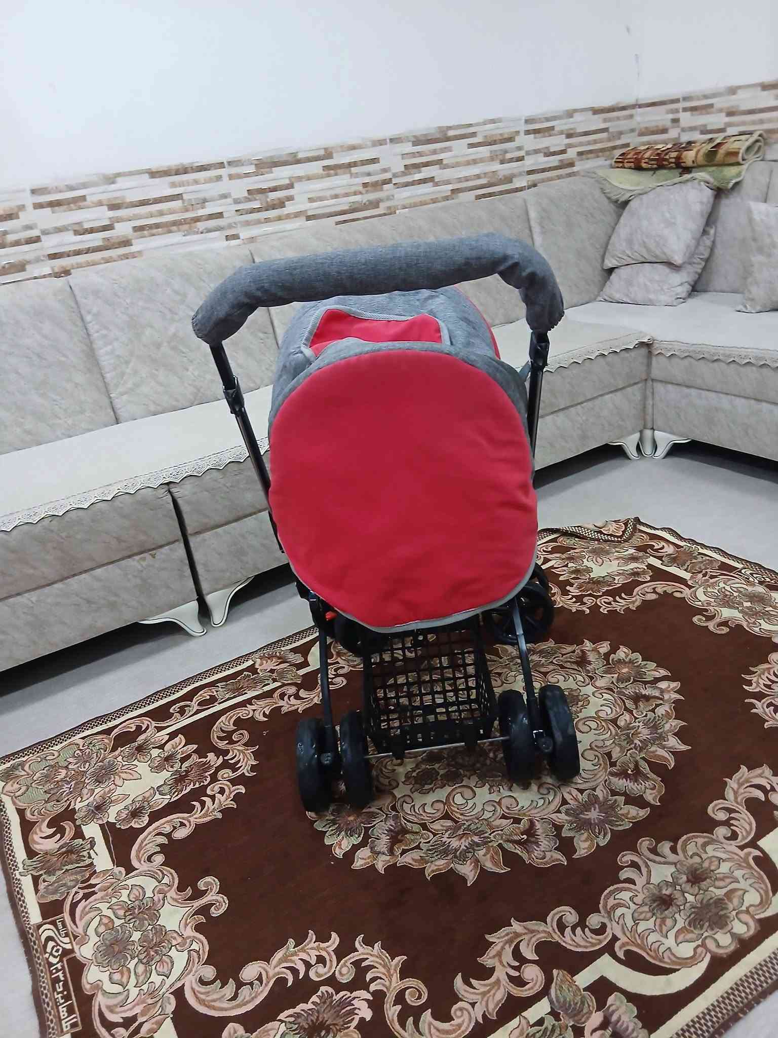 عربة أطفال • قابلة للطي • نظيفة