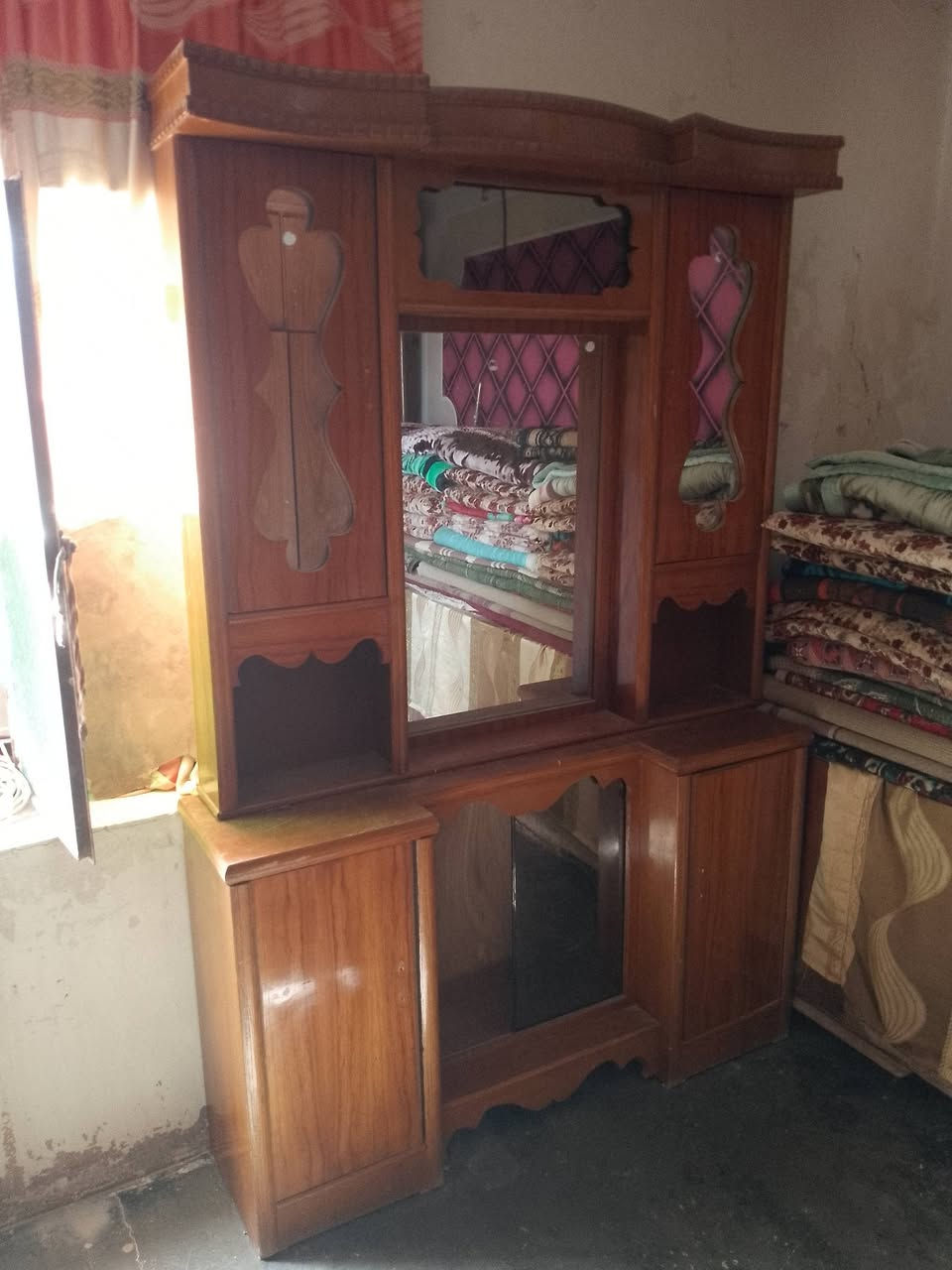 توجد غرفه نوم خشب صاج عراقي بعدة جديدة سعر 600 بيه مجال في قضاء رمانه ***********
