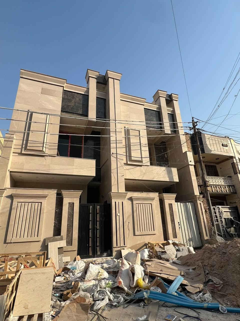 يا الله
مشتملات للبيع في حي اور ال٦٠٠ خلف نادي النفط 
المساحة ١٠٠ متر 
واجه / ٥ متر / نزال ٢٠ متر
يحتوي على ٤ غرف نوم وخدمات ٣ 
وصالة خطار ومطبخ ومنور وبيتونة ومجال مكوى و غسالة طابق ثالث
للاستفسار / ***********
