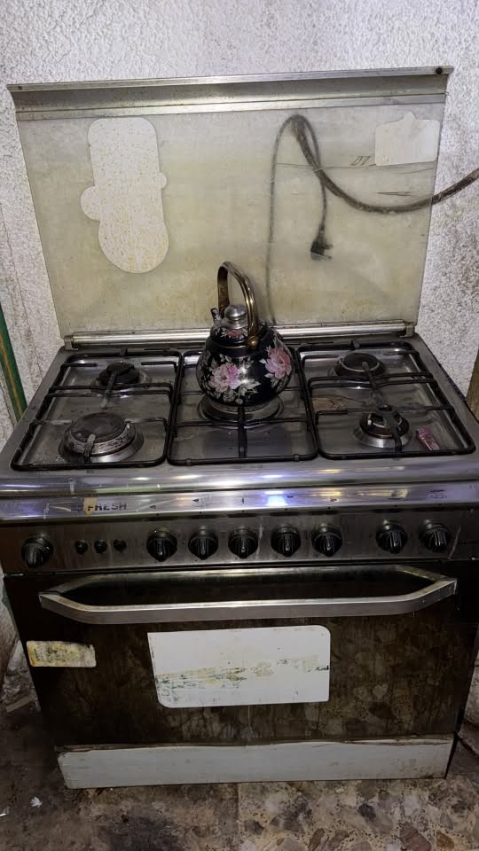للبيع تخم + طباخ نضيف مصري  التخم فقط هاي الرجل مكسوره الباقي نضيف  شراي  يتواصل وياي
*********** واتساب
