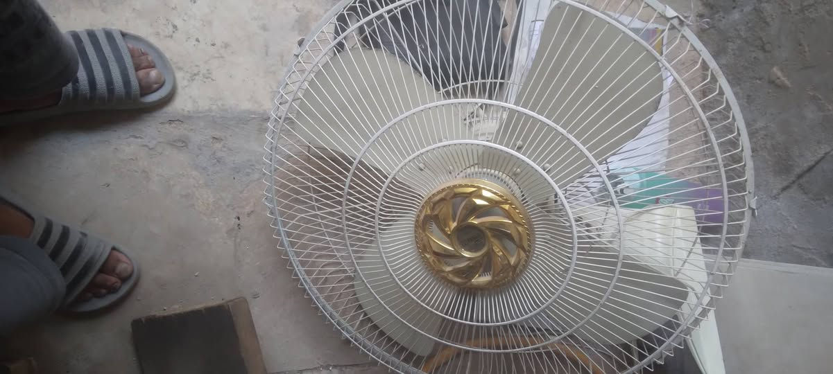 مروحة جدارية • شغالة • نجف