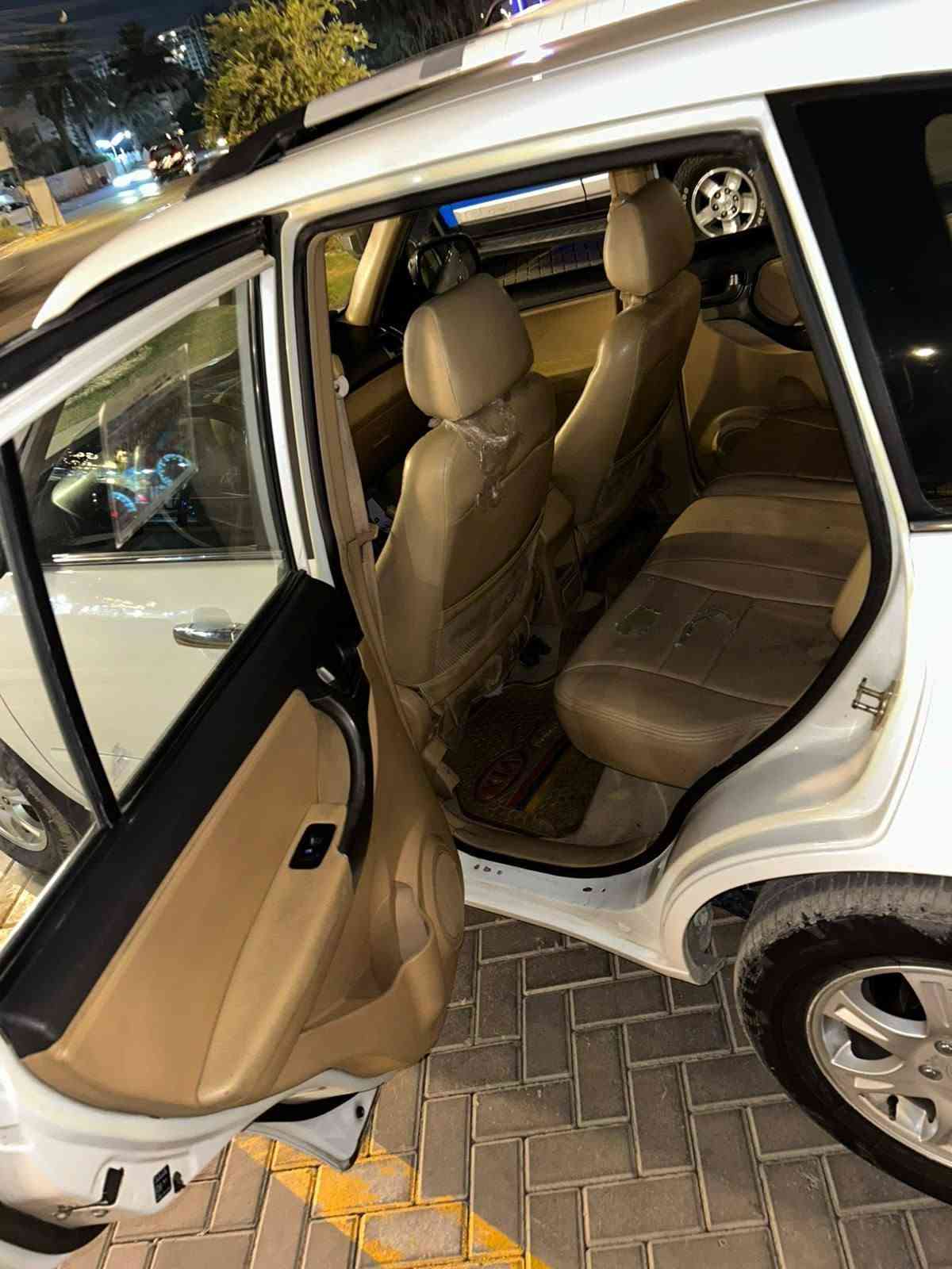 السلام عليكم للبيع تيكو موديل ٢٠١٣ رقم بغداد رقم انكليزي كير كهربائي مكينه ١٨٠٠ تدفئه وتبريد السياره مكفوله من الصبغ والضربه مواصفات فتحه تحكم ستيرن تدفئه بالكشنات شاشه اندرويد مكان السياره سريع حي العامل مجاور مسبح الرافدين السعر ٥٧ تلفون ***********
