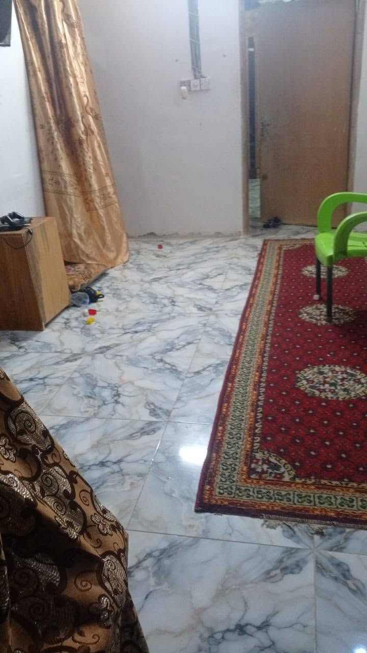 بيت البيع مساحة ٥٠ متر العنوان حي ميسان شارع زوار قديم يم سواق مبارك غرفه وصاله ومطبخ وصحيات معلومات اتصال ع رقم او مراسله واتساب ***********@ السعر ١٤ ونص بي مجال
