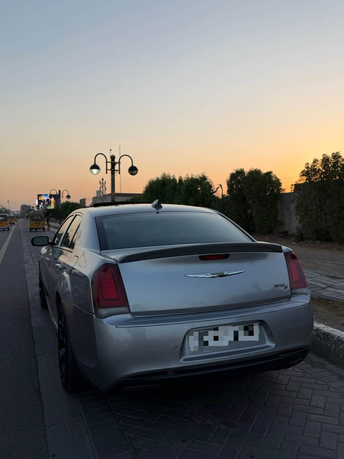 اوباما S 2018بسعر مناسب فول الفول 1/1
الموقع بغداد
***********
ماشية 99 ألف

السياره وارد كندي داخله كلين من امريكا اجه بيهه كلير اربع قطع بدون فتح بدون دواخل بدون ايرياك

المواصفات:

• بانوراما

 داخل اسود

 بردة خلفيه بلاديه

 بصمة

 كشنات جلد

 كشنات كهرباء

 خزن كشن ميموري

 هيترات وتبريد بالكشنات

 حساس

 ويل كب 20

أمامي نهاري LED •

 لايت زنون أصلي وكالة مشدود بيها

 مرايا قلاب

 شاشة كبيرة

 تبريد قطعتين

 كير ماوس

 كشافات

• تحكم ستيرن كهرباء

Boss سستم سماعات •

 هيتر بالسيترن

 تشغيل عن بعد�السيارة جديدة وجاهزة للأخير بدون أي نقص�كير ومكينة كفالة�تبريد وصدر وحداية كله جديد
