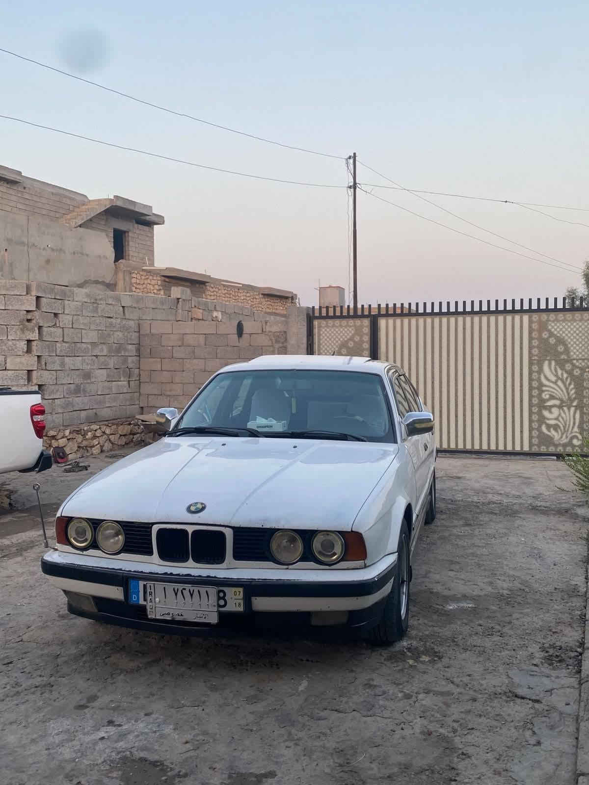 للبيع بي ام ٥٢٥
رقم انبار الماني سنويه عضم عاج 
محرك مسكر جديد
 كير عادي جديد
صدر جديد 
تخم تاير 
تخم ويل كب
فتحه سقف 
كهربائيات كلها شغاله
دواخلها جديده
شاشه وسيتم صوت
السياره بلاديه بدون ضربه أو صبغ 
السعر ٣٥ 
مكاني الرمادي 
***********
