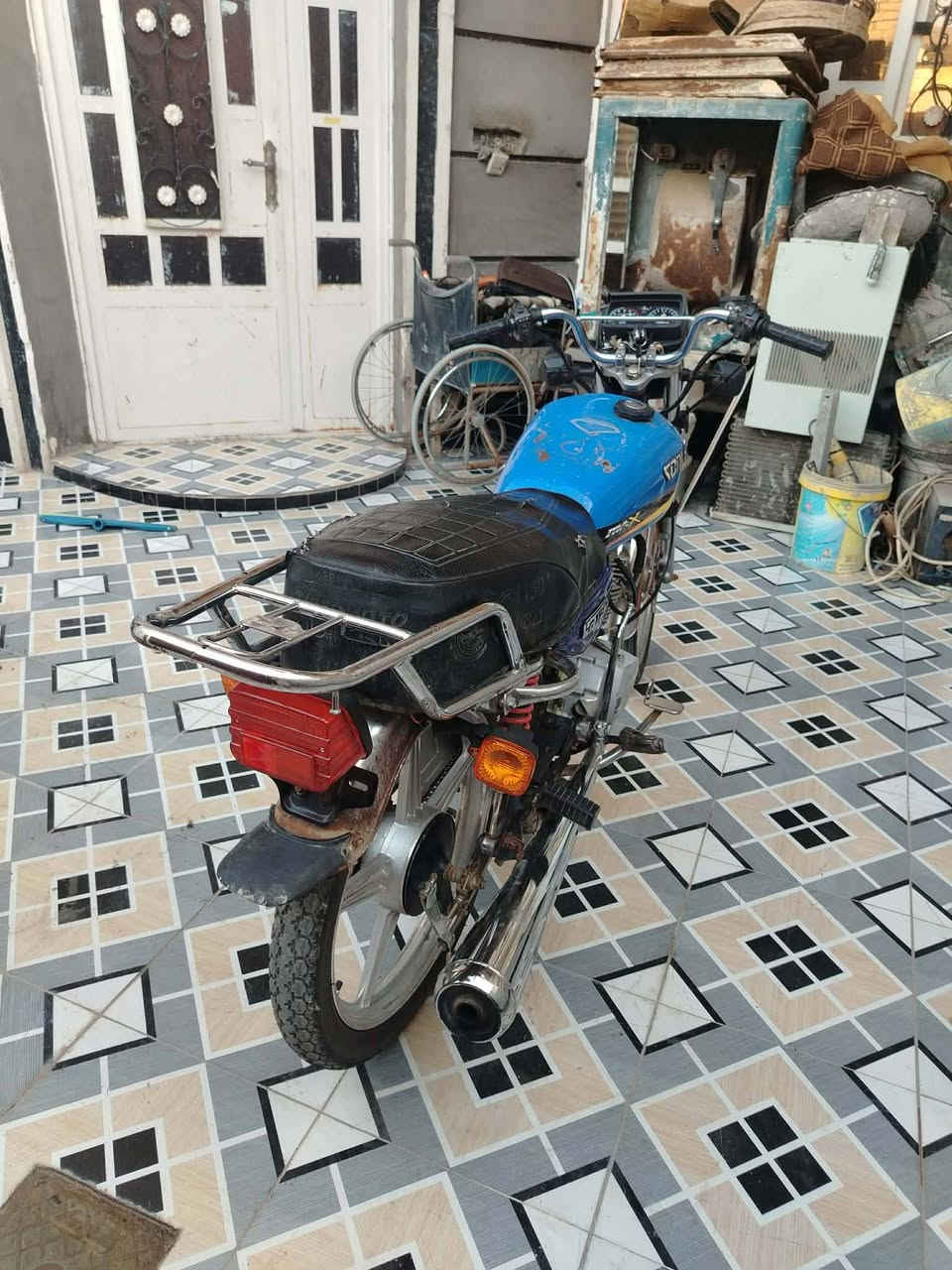 دراجة للبيع موديل 21 دراجه نقص برغي ما بيها دراجه نظيفه بس بيها تفيلس سعره 350 الشراي يتصل *********** وموجود خاص مكان ديالى شهربان
