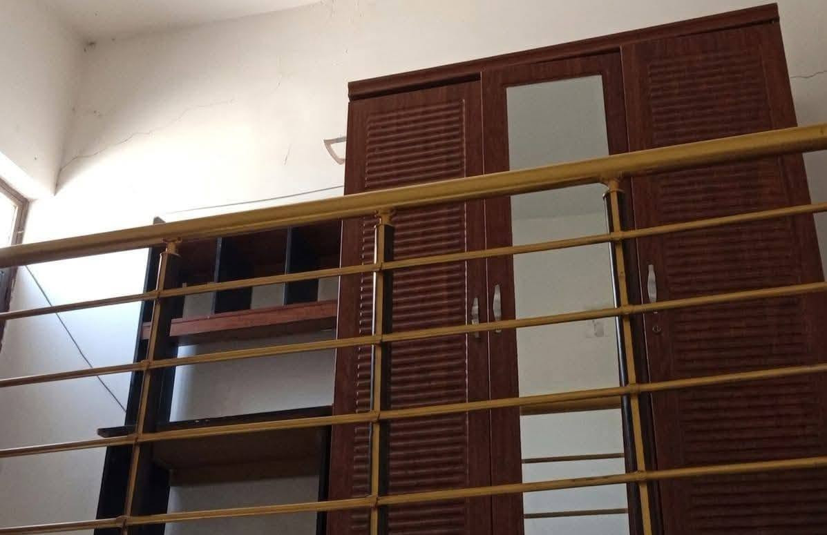 سلام عليكم بيت للبيع ٧٥
طابق ونص المربع الثالث شارع الكابينه الطابق الاول طرمه واستقبال ومطبخ وصحيات وممر وترك وغرفه 
الطابق الثاني سطح شتايكر وغرفه نص ستاره سندويج تركي فقط سندويج والارض شتايكر وبلكونه صغيره وبيتونه  سعر البيت ٧٥

نص مكتوب في الصور:
- ٢٠٢٦/٠٣/١٣ ٢:٣٢:٥٣ م
- الحَمامة
- بغداد محافظة