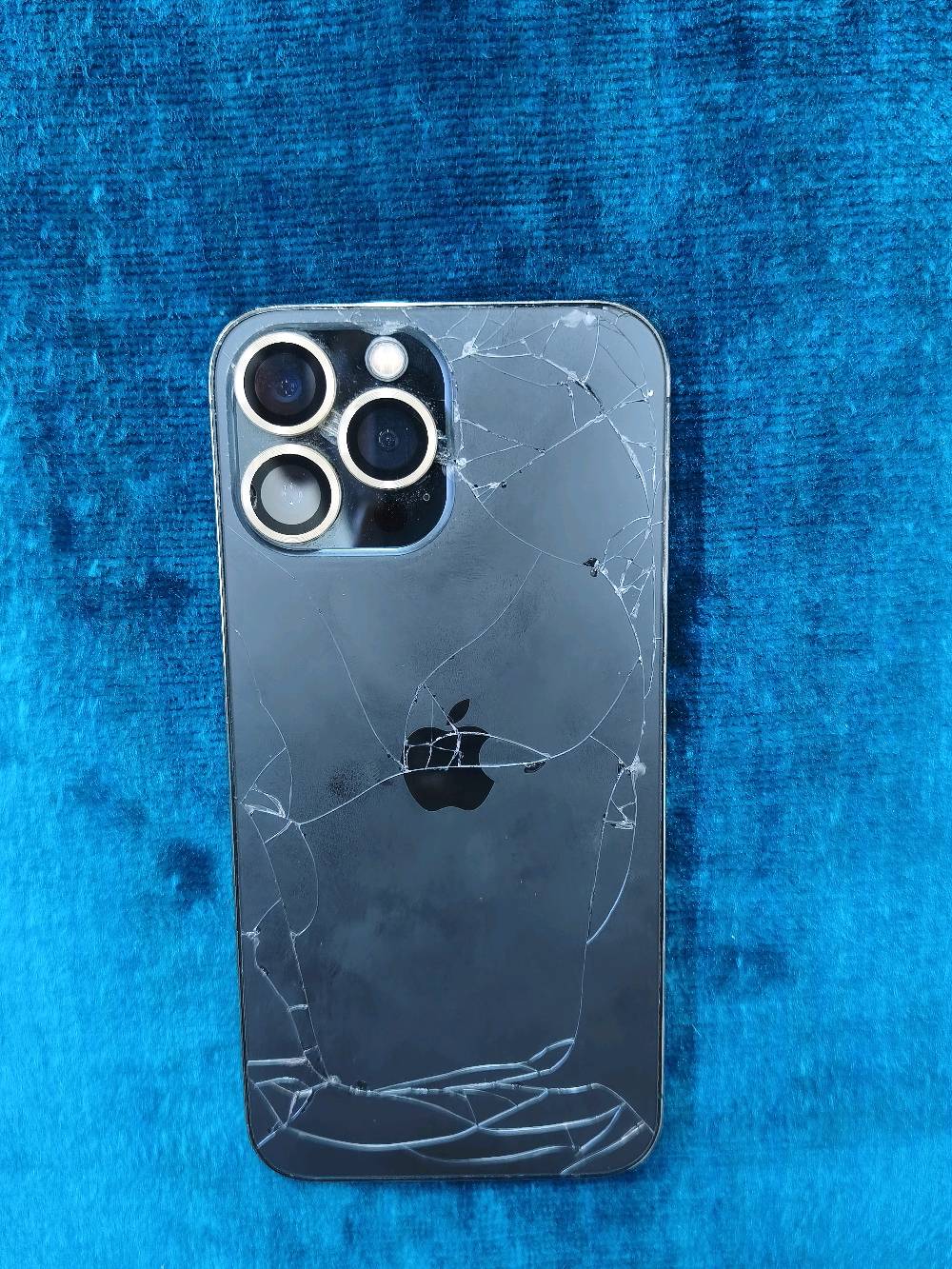 🔥 iPhone 13 Pro Max 256GB – للبيع 🔥

📱 دبل سيمكارت
⚡ سريع وسلس وكلشي بيه شغال تمام
📸 كاميرات + لمس + سماعات + مايك + Face ID شغالات
🔋 البطارية مبدلة نوعية زينة
📱 الظهر مبدل وبيه كسر
📶 السيمكارت مرات يشتغل ومرات يوكف، يحتاج تصليح بسيط

💰 السعر: 500 ألف دينار

📍 الموقع: بغداد – حي العامل – شارع المصرف

🤝 الفحص والتجربة للجادين، والجهاز مبين حالته بكل صراحة.