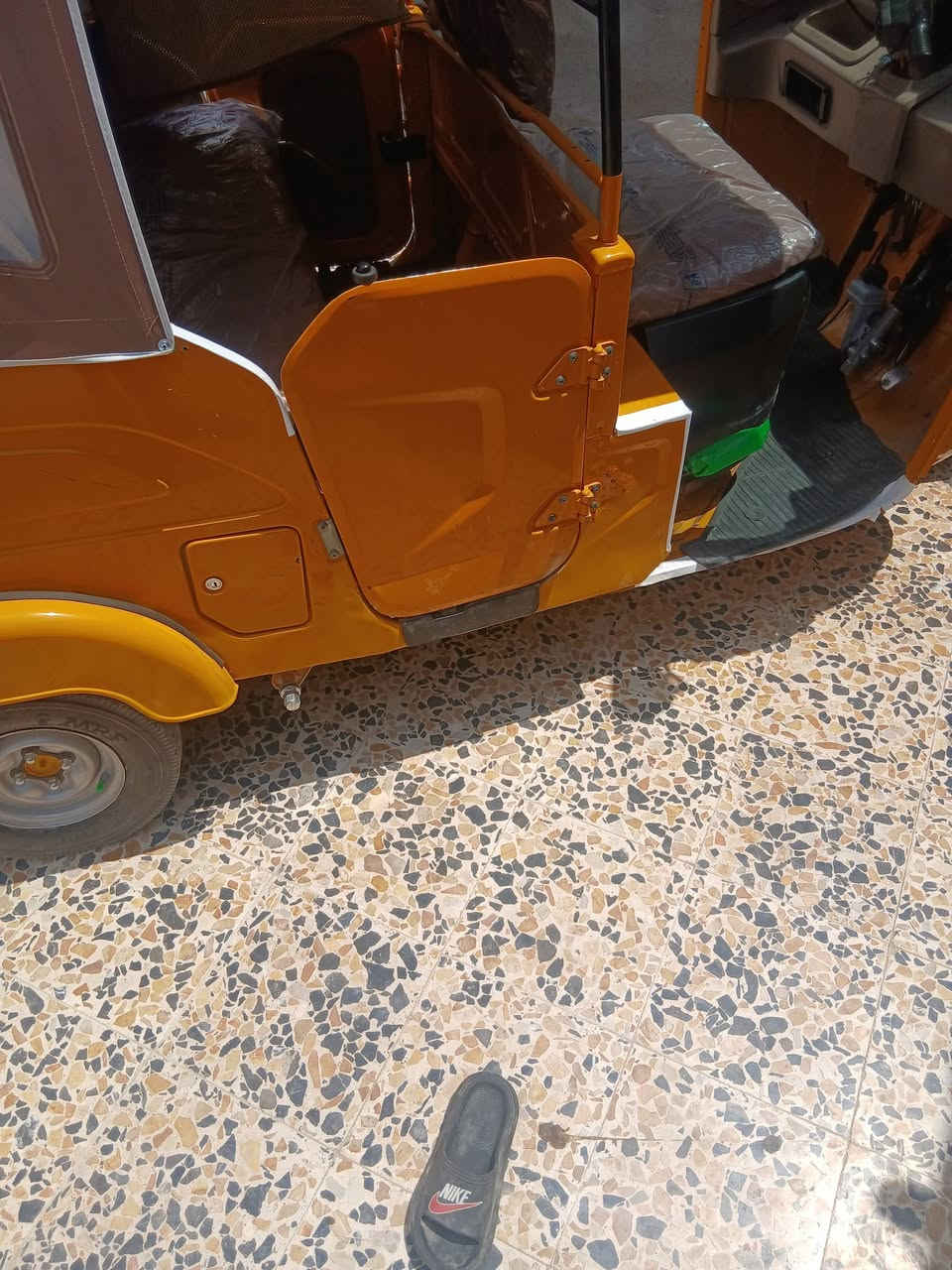 تكتك واحد 21 ليموني شهر 9 سنويه عماره. الكشره والمكينه. ناعمه. تجفيت شركه  مكاني عماره حي شرطه.   سعره 6900 وبيه مجال الشراي.   ***********.      ***********
