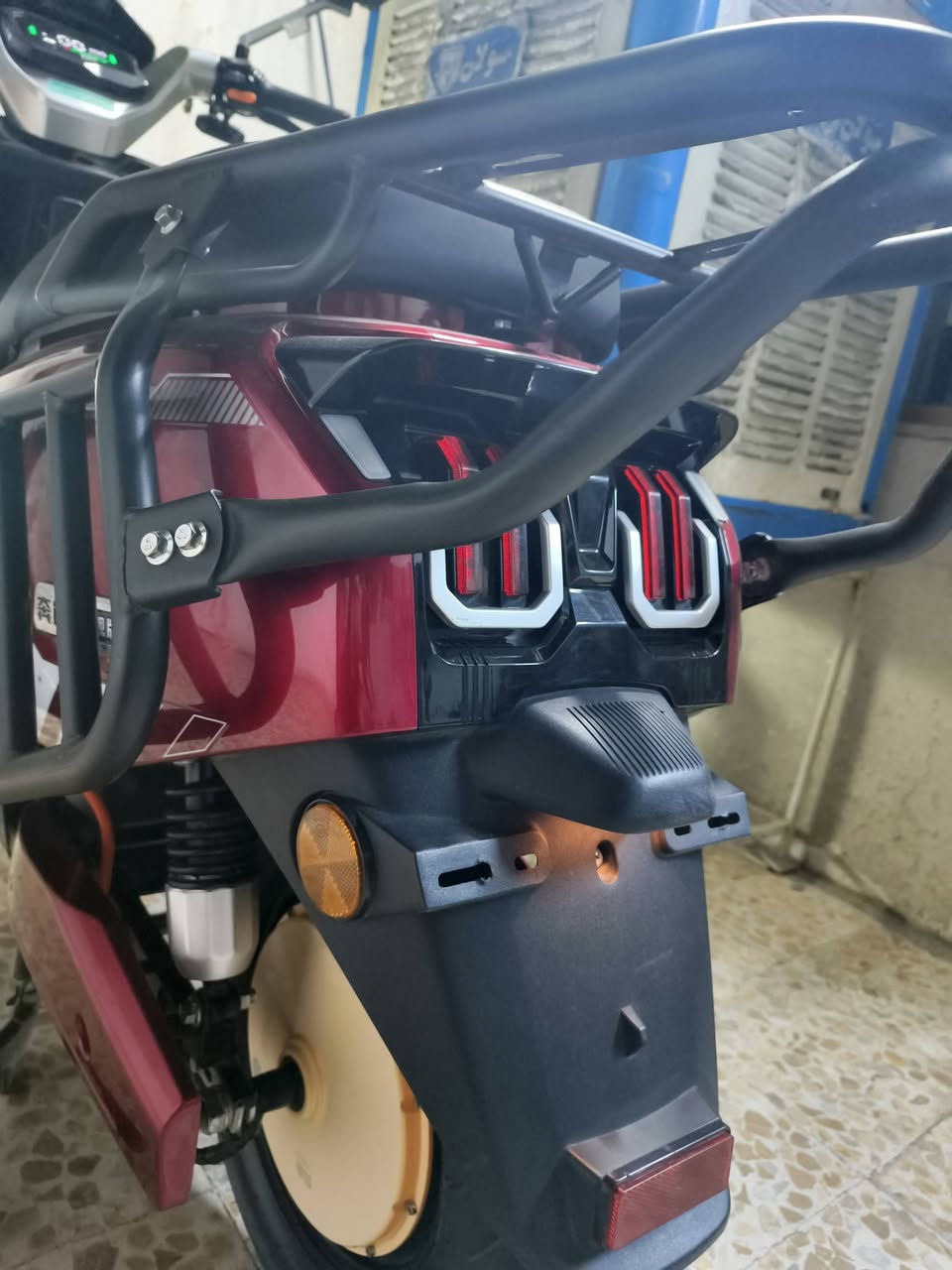 دراجه اصلي عقل 4 نمر بدلت عقل جديد ب 125 صارت 3 نمر
6 بطاريات مسطره 

نضام الرجوع لخلف 🛵

يمشي 60 كيلو او اكثر بل شحنه 

كهربائيات كله شغاله 

هاي باقي تفاصيل ودراجه كلش نضيفه بس عقل بدلت نوعيه مضبوطه 

عنواني موصل ايسر 

ادفع سعرك بل واتساب ***********
