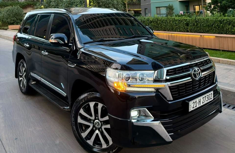لاندكروزر GXR • V8 • ٩٩٠٠٠ كم