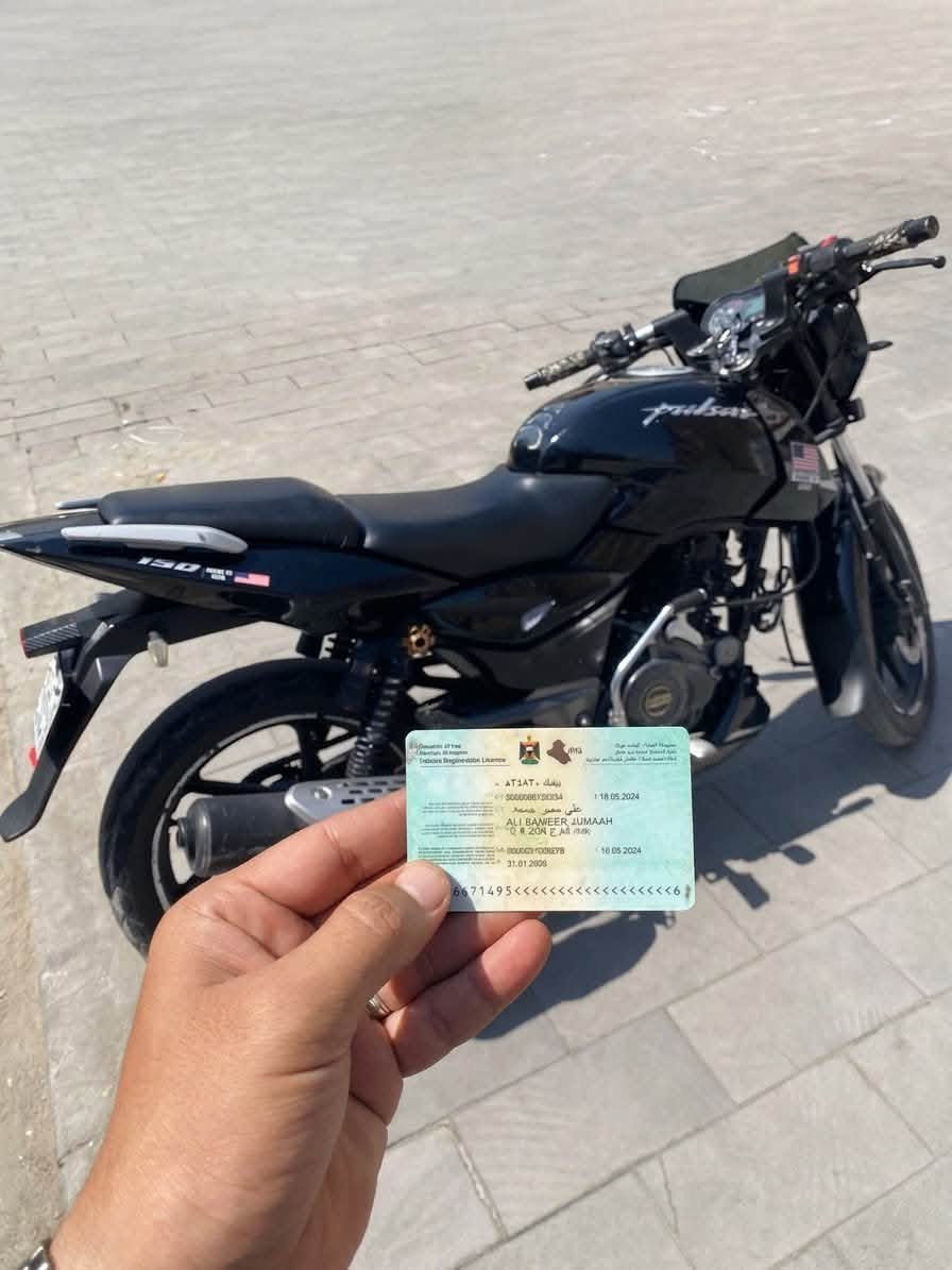 للبيع: دراجة باجاج بولسار 150 (Bajaj Pulsar 150) نظيفة وجاهزة للمشي 🔥
المواصفات والتفاصيل:
 النوع: باجاج بولسار (Bajaj Pulsar) - محرك 150cc
 اللون: أسود الملكي
 الحالة العامة: ممتازة جداً، المحرك ونظام التعليق والنظافة العامة بحالة ممتازة وجاهزة للاستخدام فوراً بدون الحاجة لأي مصاريف.
 الأوراق: سنوية/سنوية الدراجة رسمية ومسجلة (بغداد) والأوراق كاملة جاهزة للتحويل مباشرة.
السعر المطلوبة: 1,800,000 دينار عراقي (مليون و800 ألف) - قابل للتفاوض البسيط للجادين فقط.
للتواصل والاستفسار:
 رقم الهاتف: ***********
 الموقع: بغداد
