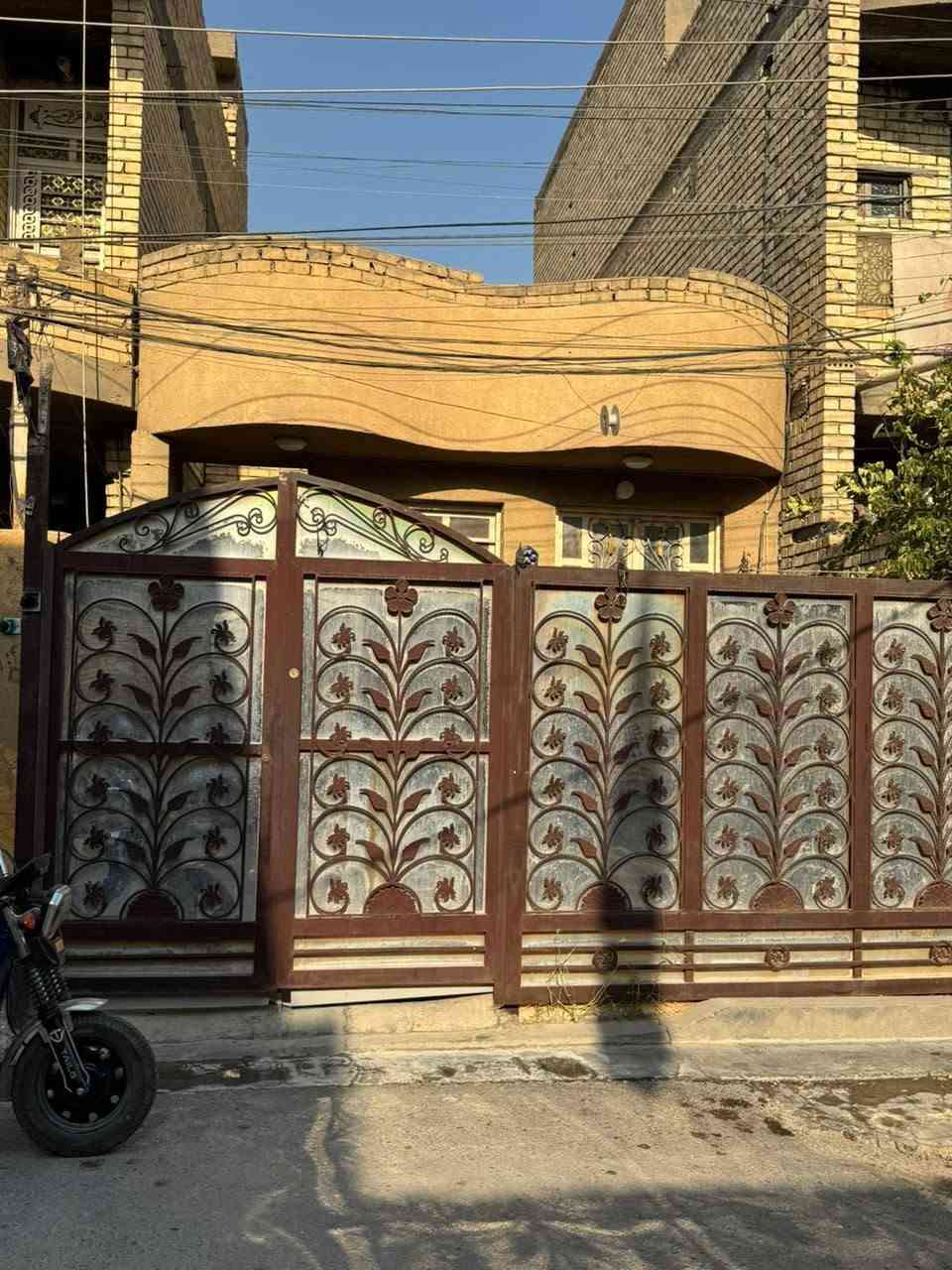 بيت للبيع
الزعفرانية نهاية اربع شوارع 
كامل الخدمات طابو سند ٢٥
***********
