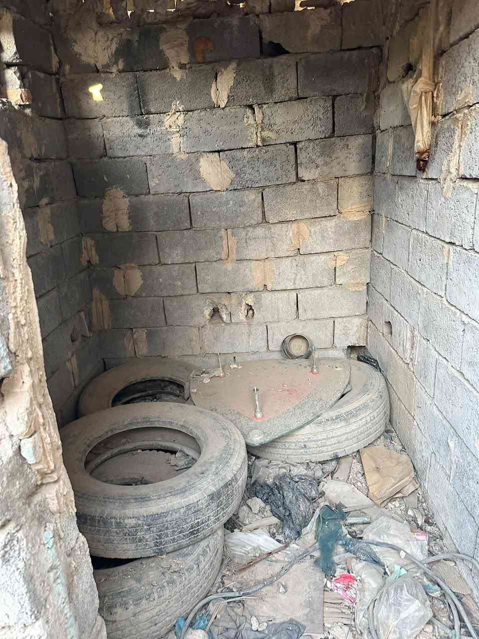 قطعه مع بيت صغير  غرفه ومطبخ وصحيات 150 متر  بيت متروك في منطقه الفضيليه حي القدس خلف مستشفى الفضيليه بشارع مرتظى ابو الأسواق واجه11نزال 15   مي كهرباء مجاري تبليط كاملات السعر  38وبي مجال لاتصال ‭***********‬
