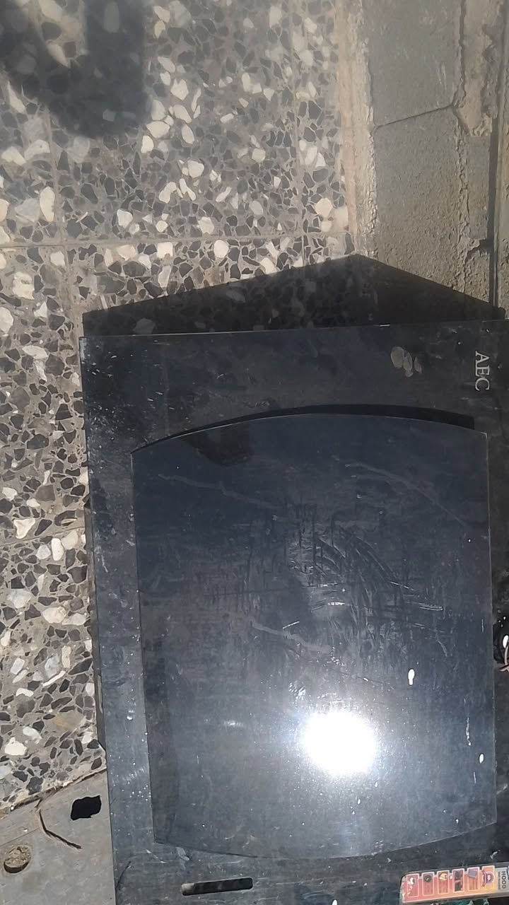 للبيع ثنينهم ب 50 الف وبيهن مجال بسيط مكاني مدينة الصدر *********** الثلاجة يحتاجلها تصليح بسيط
