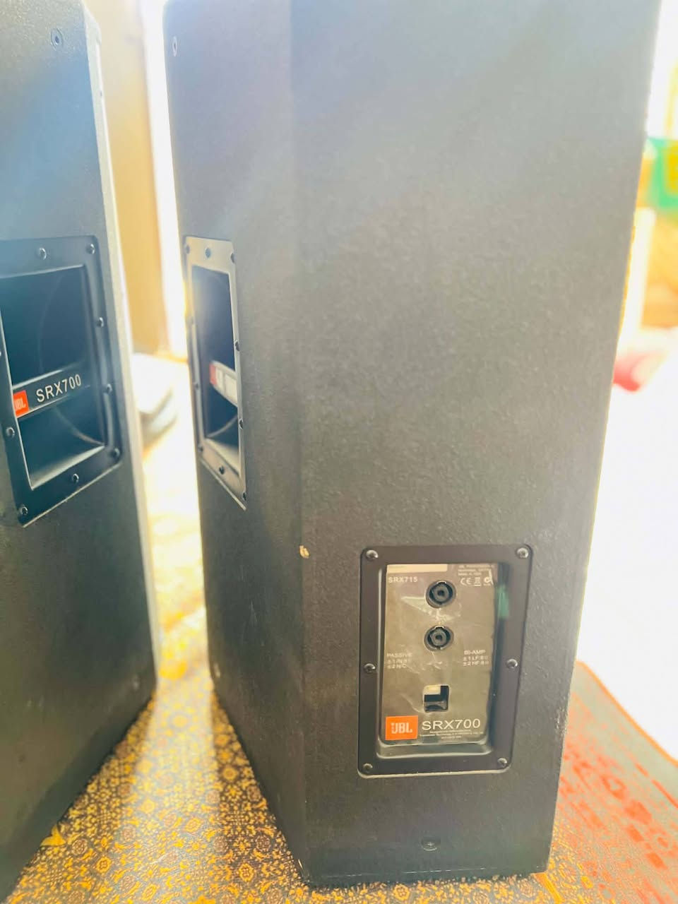 زوج سماعات جي بي ال SRX700 بعدهن بل كارتون ما مستخدمات للبيع ب 650 وبيهن مجال بسيط ***********
