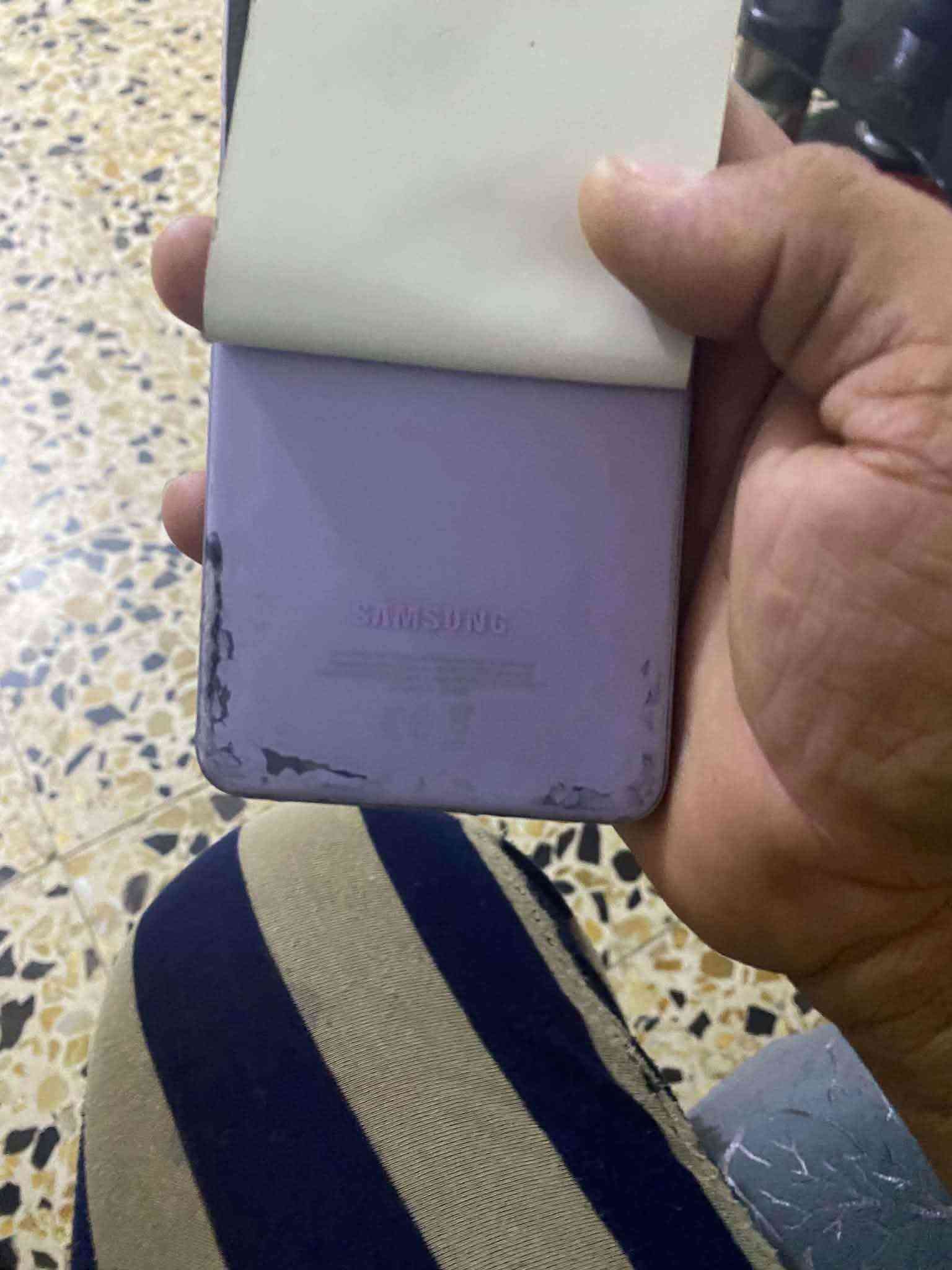 سلام عليكم متاح كلكسي اس21FE5G ذاكره 256العشوائيه 8 جهاز كله شغال شرط الشغل بس بي شغلتين الظهر تعبان ماموضح بالصوره والشحن صفحه يشحن طبيعي وصفحه يشحن بطيئ للأمانه والباقي كله شغال وخير من الله السعر(175)وبي مجال للشراي مكاني بغداد حسينية الراشديه 
ملاحظه اخوان رحمه الاهلكم اقرو المنشور زين يله تتصل او تجي خاص رقمي بي واتساب او على الخاص موجود(***********) بغداد, العراق

نص مكتوب في الصور:
- حول الهاتف Galaxy S21 FE 5G إعادة تسمية اسم المنتج Galaxy S21 FE 5G اسم الطراز SM-G990E/DS الرقم التسلسلي R5CRC1ZKXGB SIM 4 رقم الهاتف غير معروف الشبكة Zain IQ IMEI 1 355864121472955 اسيا 2 رقم الهاتف +9647704597173 الشبكة Asiacell IMEI 2 357882491472957