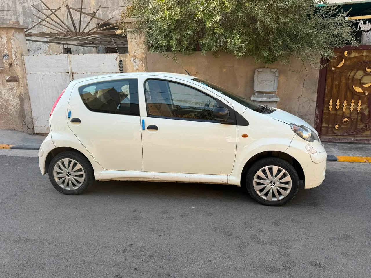 السلام عليكم
بي واي دي F0 2013 للبيع "كير عادي"
السيارة بلادية ما ملعوب بيها مكفولة من الصبغ والبارد سنوية ٢٠٢٩ تحويل ثاني يوم رقم بغداد
ماشية ٦٣ الف 
مكانها بغداد / الدورة
السعر : 40 وبيها مجال بسيط
للتواصل فقط على الرقم "مكلف بالنشر" : 
***********
