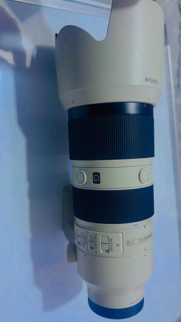 للبيع عدسه سوني 200-70 f2.8 G السعر مليونين و ١٠٠ 
***********
***********
يوجد توصيل وضمان
