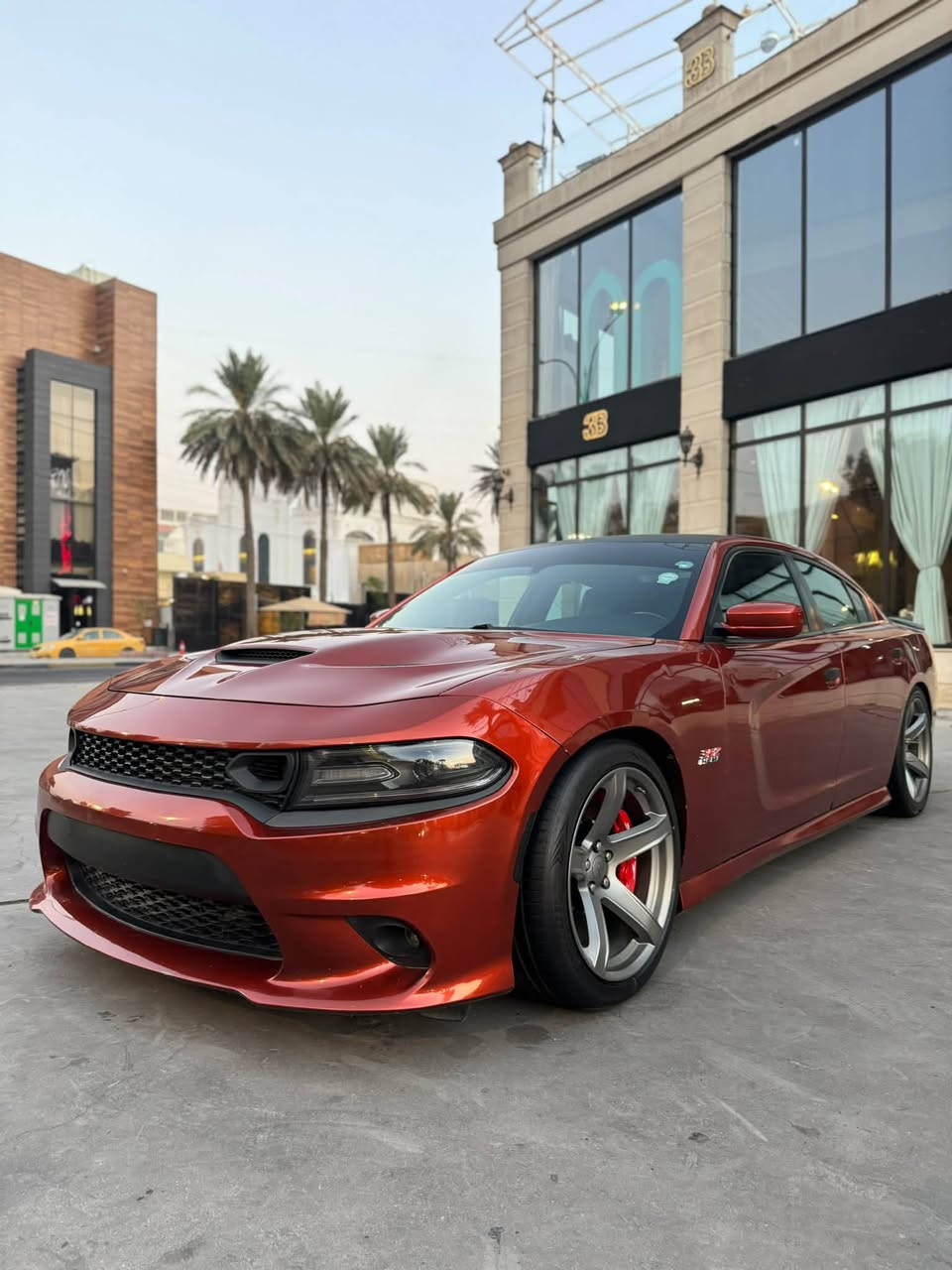 السلام عليكم جارجر 2021 فئة SRT 6.4  سكات باك
مواصفات فول 1/1 عدا الفتحة والرادار 
فجوج 6 بستن 
حادث السيارة جاملغ وبنيد سطحي بدون اي دواخل 
السيارة ستوك بلادية عليها فقط ولف حماوة  صدر امامي خلفي جديد
رقم اربيل بأسمي تحويل ثاني يوم 
السعر 243 وبيها مجال للشراي 🖤
ماشية 25 مكانها بغداد الدورة حي الميكانيك 
رقم الهاتف  ***********
