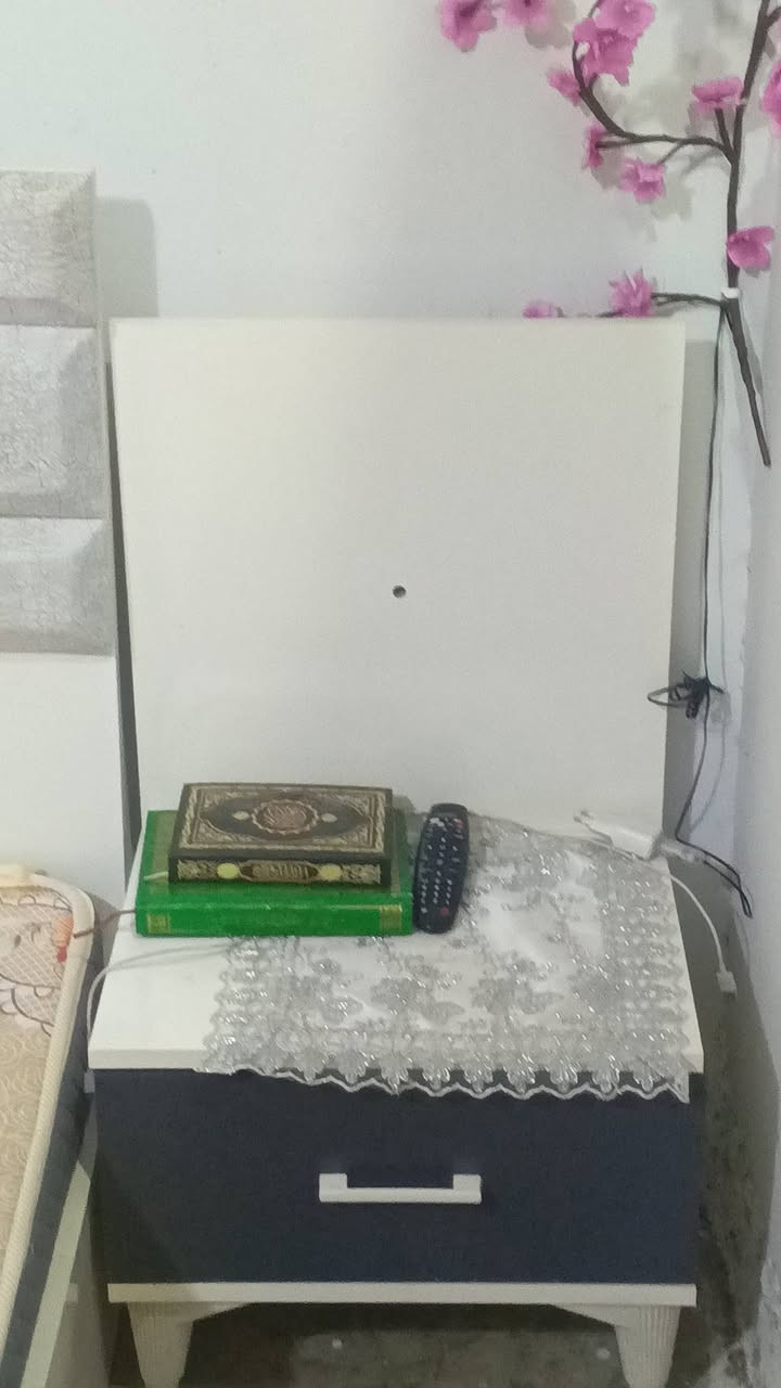 غرفه نوم مستعمله شهر واحد للبيع السعر 400 قفل  للمراسله واتساب *********** العنوان كركوك القادسيه ثانيه ،
