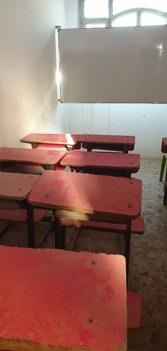 السلام عليكم ورحمة الله وبركاته
أغراض معهد للبيع :

رحلات كبيرة نفرين عدد 12
رحلات صغيرة نفر واحد عدد 16
كرسي جامعي عدد 9

كراسي استل ستيل جلوس رباعية عدد اثنين

كما موضح بالصور أدناه

المكان : بغداد مدينة العبيدي قرب السوق الشعبي 

للتواصل واتساب على الأرقام التالية :

***********
***********
***********
