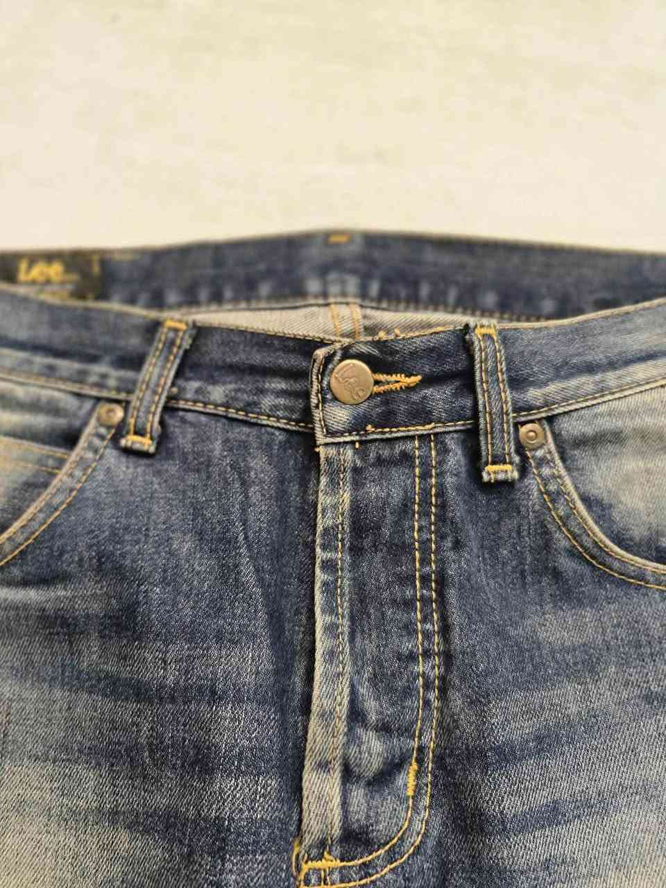 بنطلون جينز لي| vintage Lee Jeans
النظافة 100% 
القياس 32 
السعر 30 الف 
للحجز خاص او عبر الواتس اب ***********
