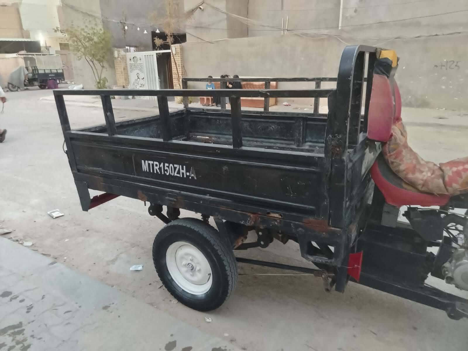 السلام عليكم شباب ستوته كلك كلك كلك للبيع موديل ٢٠١٤ مكان نجف مشخاب سعرها ٧٠٠ وبيها مجال للعلم تانكي جديد تاير امامي جديد نكره سلف الشراي يتصل *********** وبي خير ويدلل
